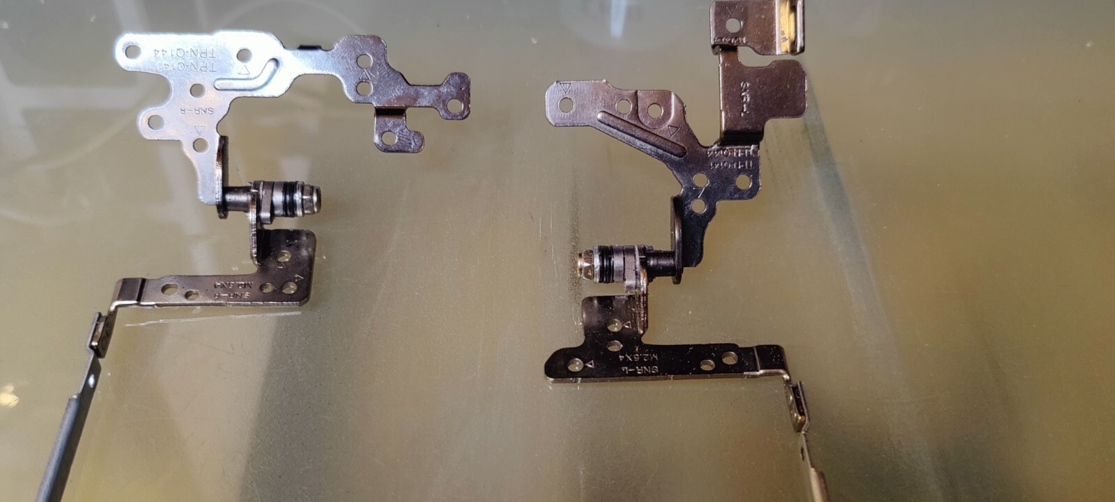 HP 17-P 17-F HINGES HINGES FBY17015010 FBY17012010