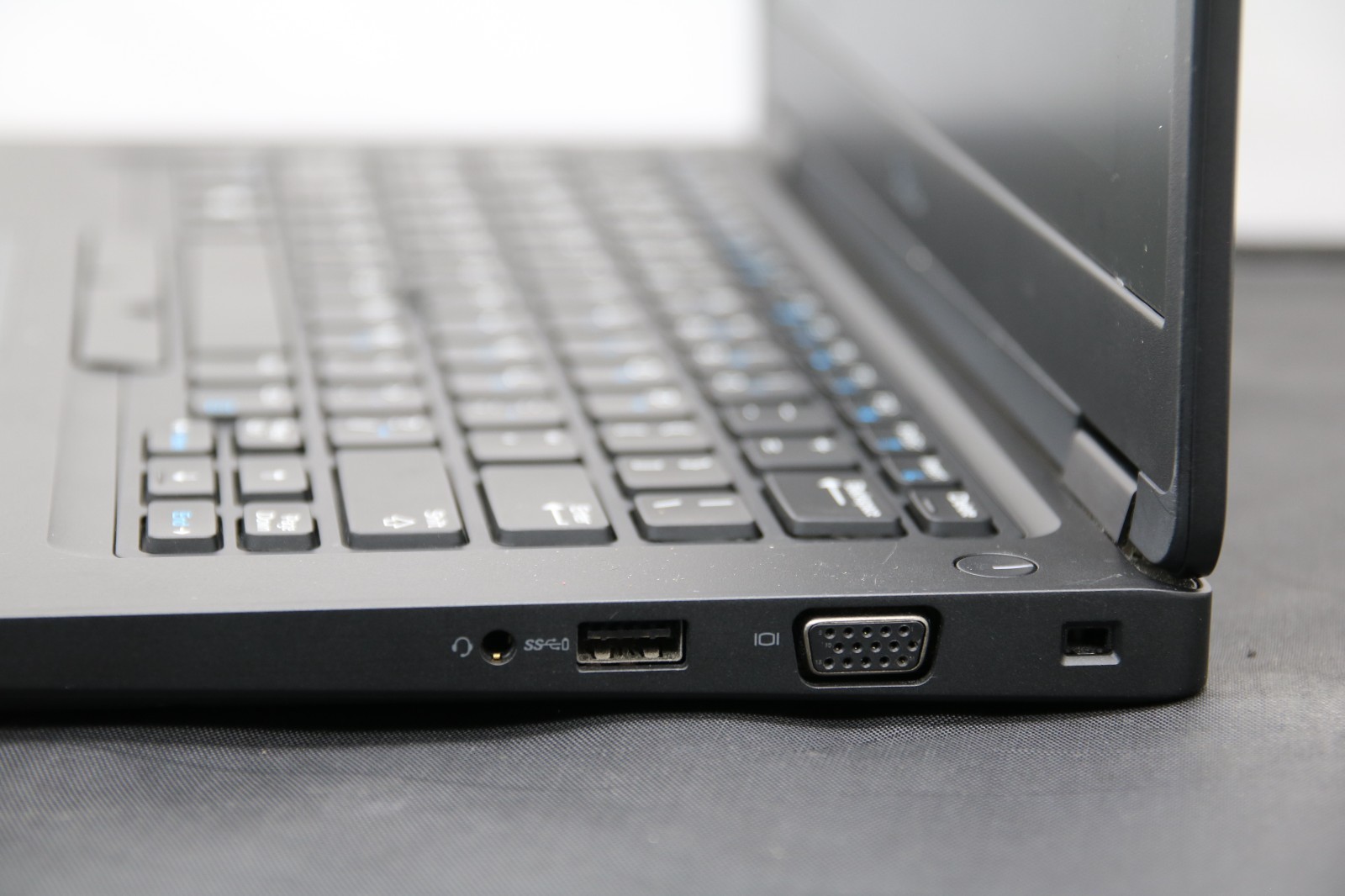 Dell Latitude 5490 – i5-8350U – 8GB, 128GB, Black, Windows 11 Pro + Adapter