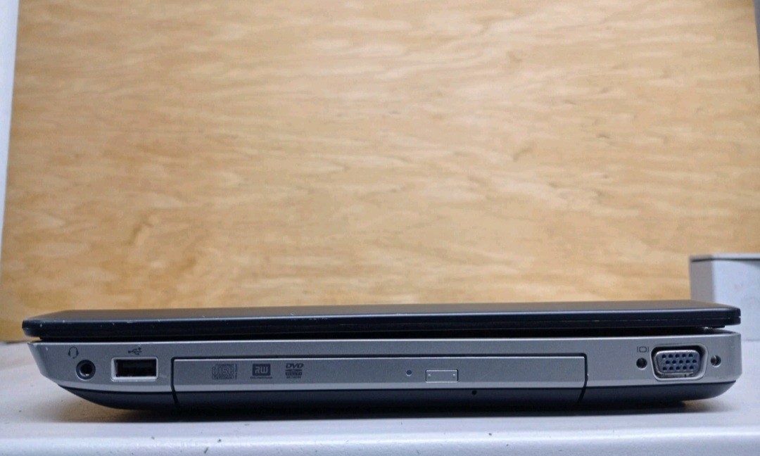 Dell Latitude E5520 Intel Core i5-2520M 2.5 GHz 4GB RAM 240 GB SSD 15.6″ HG4FLQ1