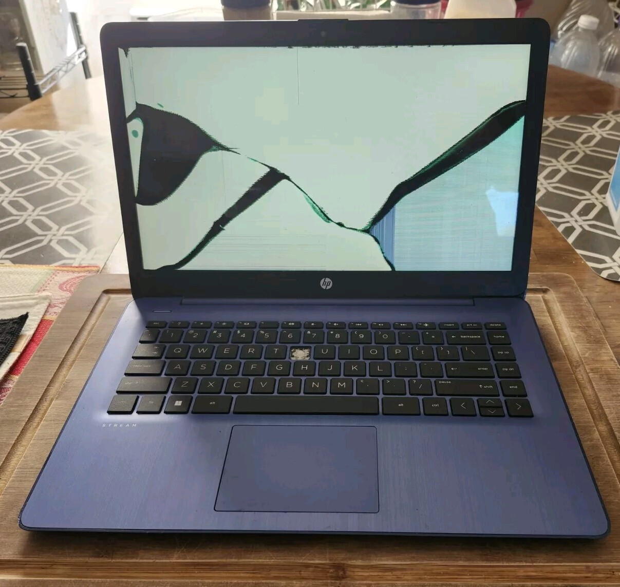 HP Stream 14-cb171wm Laptop 14″ Intel Celeron FOR PARTS OR REPAIR CRACK SCREEN