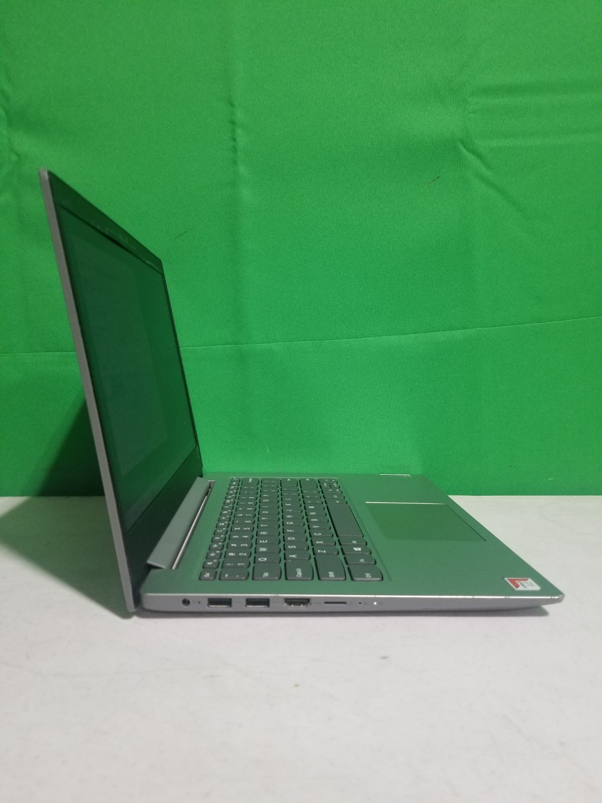 Lenovo ideapad slim 1 14AST-05 14″ A6-9220e 1.6GHz 4GB RAM 64GB SSD
