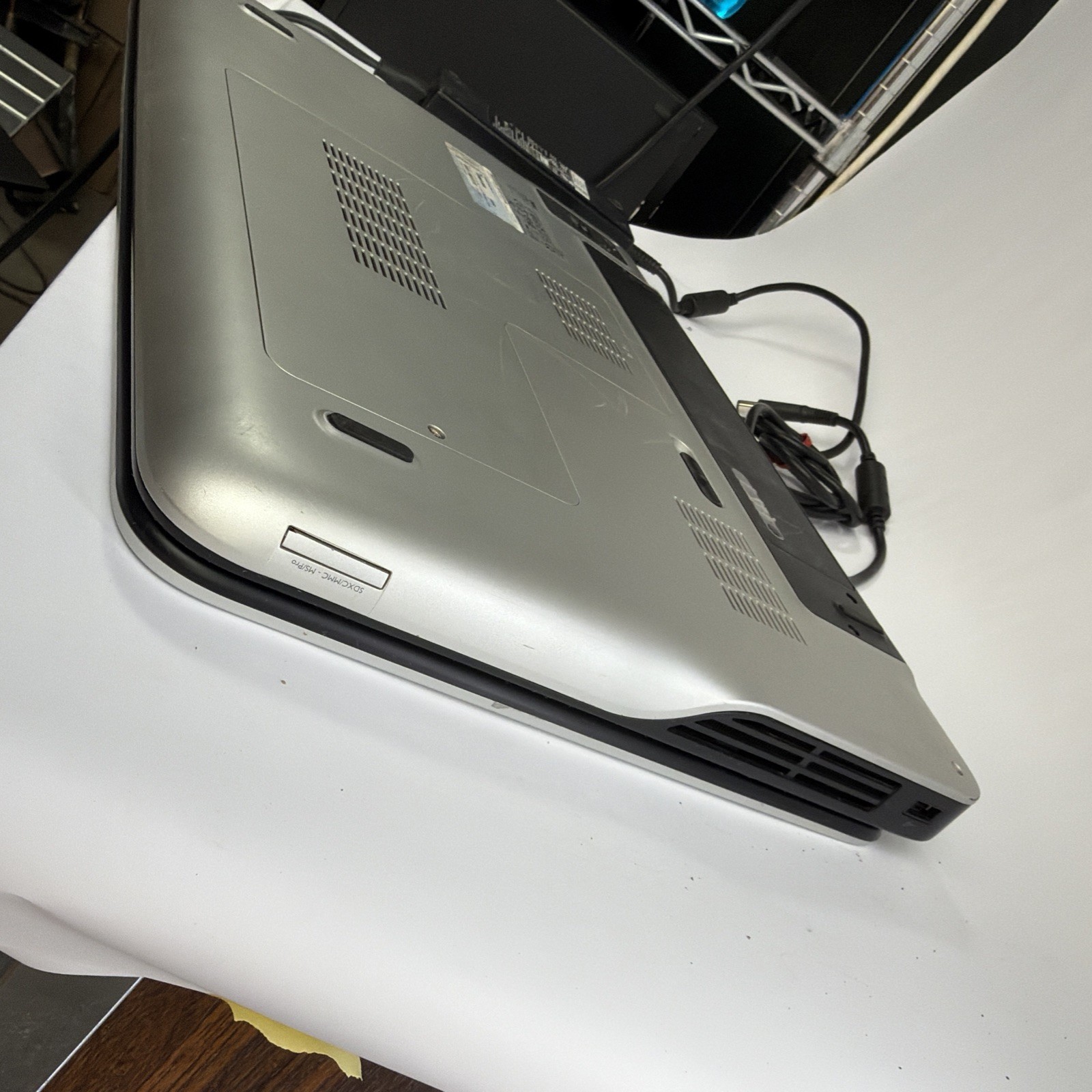 Dell XPS L702X 17.3” Laptop i7-2630QM, GT 550M, 8GB DDR3, Blueray Drive, Win 10