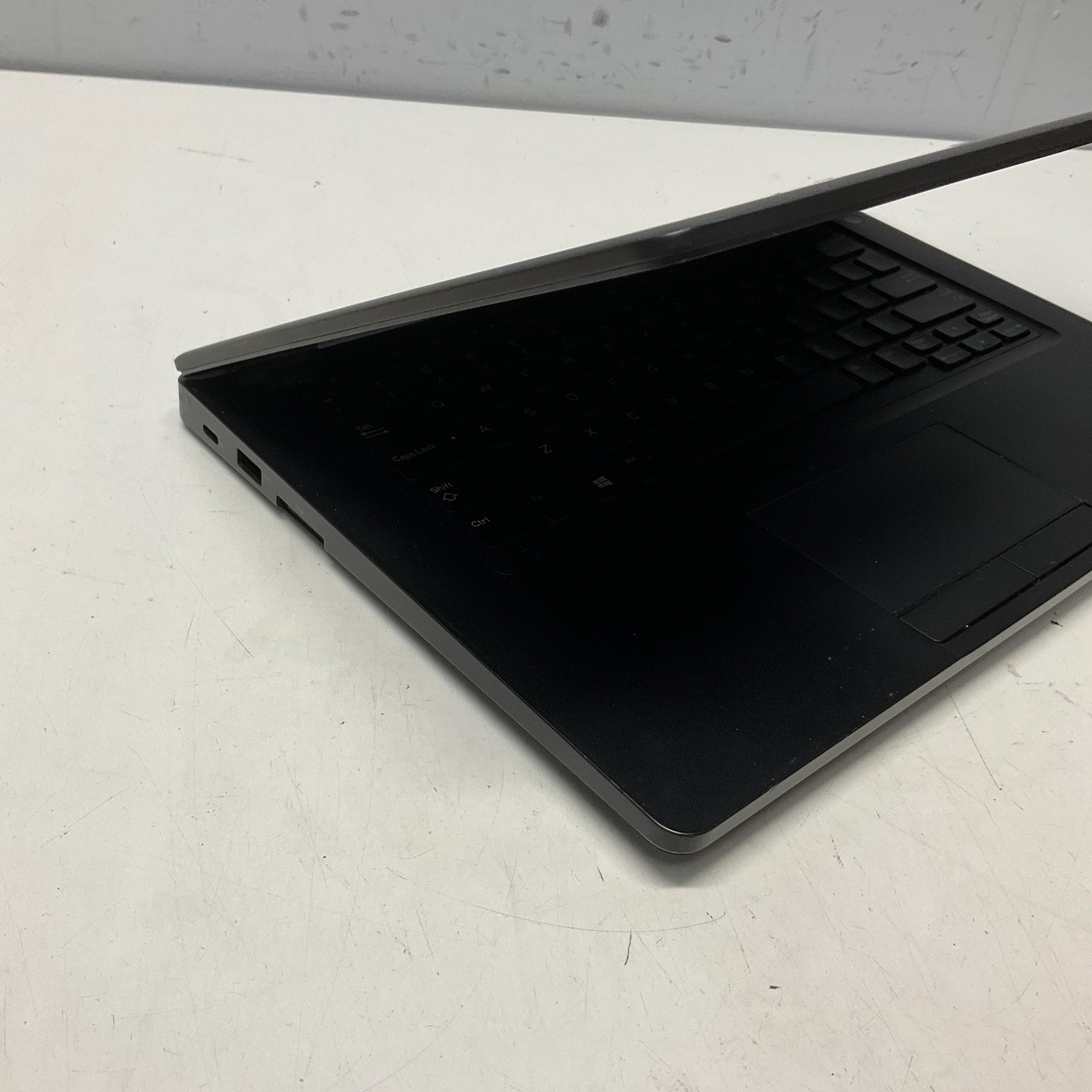 Dell Latitude 5490 Laptop Intel i5-8250U BROKEN LCD AS IS READ FOR PARTS ONLY