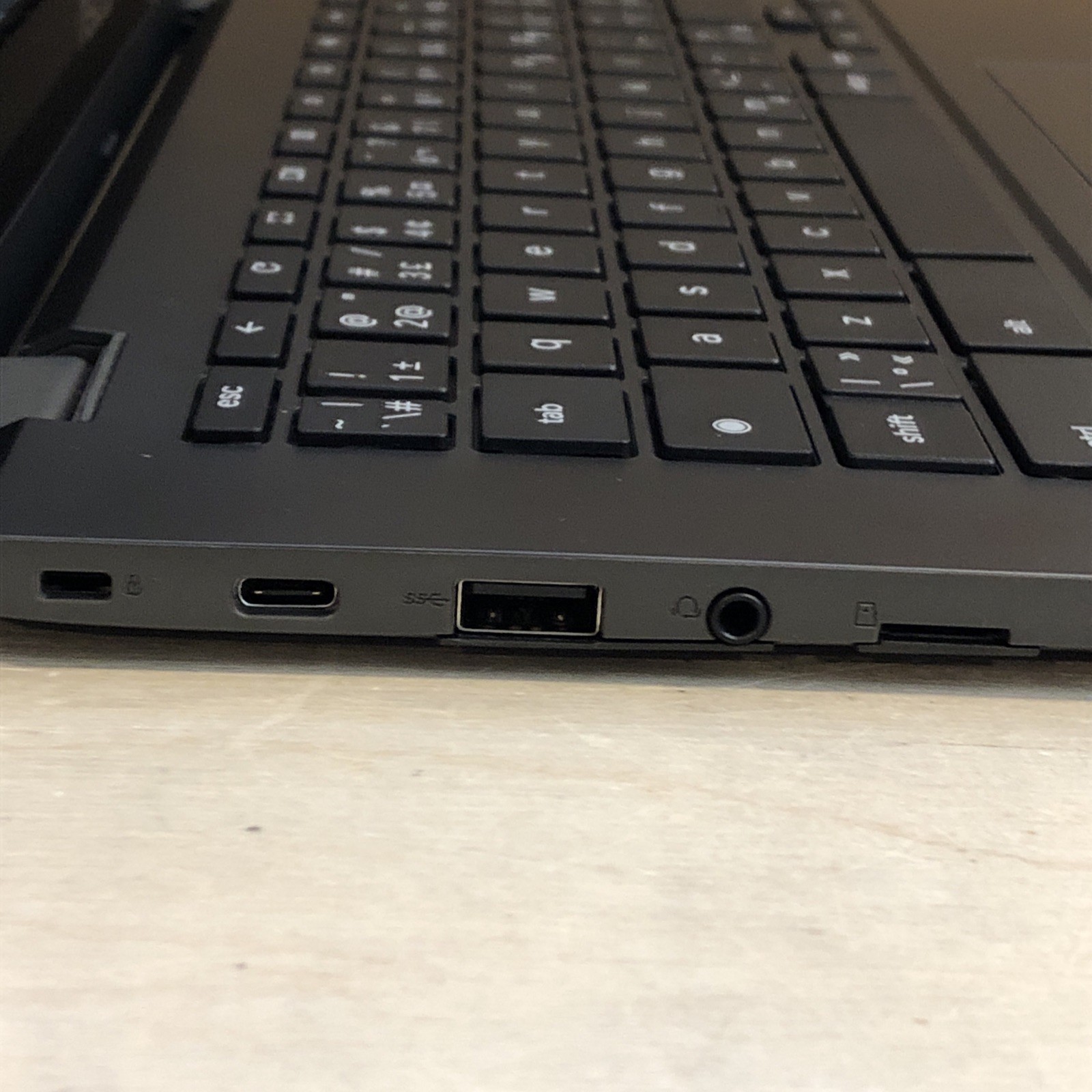 Asus Chromebook CM14 Flip 14in CM1402F MediaTek K 520/8GB RAM/128GB *No Touch*