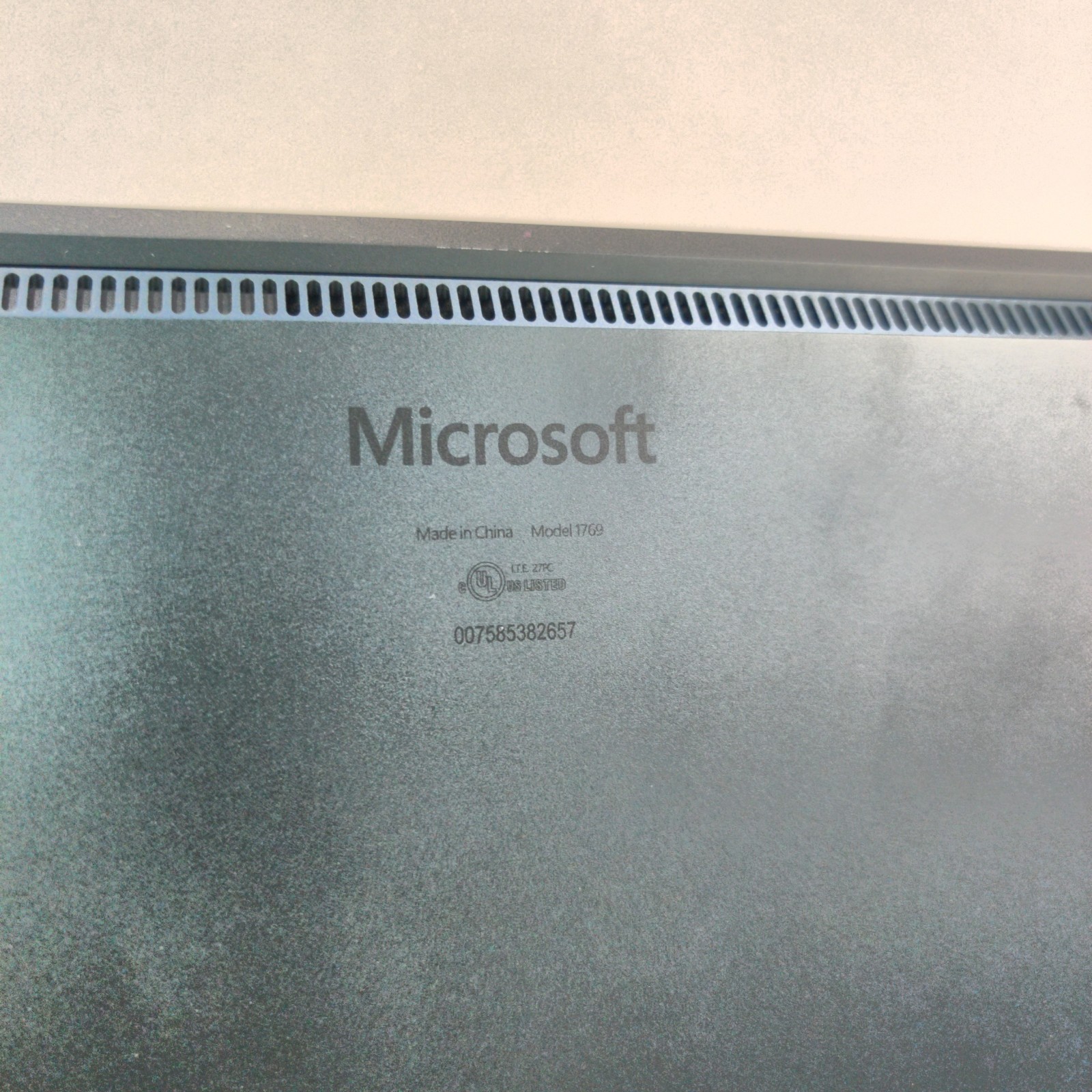 Microsoft Surface 2, 1769 i7-7660U 8G 256GB W10PRO FAIR CONDITION, No Adapter