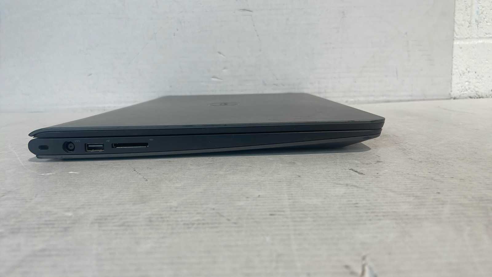 Dell Latitude 3550 P38F001 Intel Core i5 SN CW8MY32 15.6″ Laptop