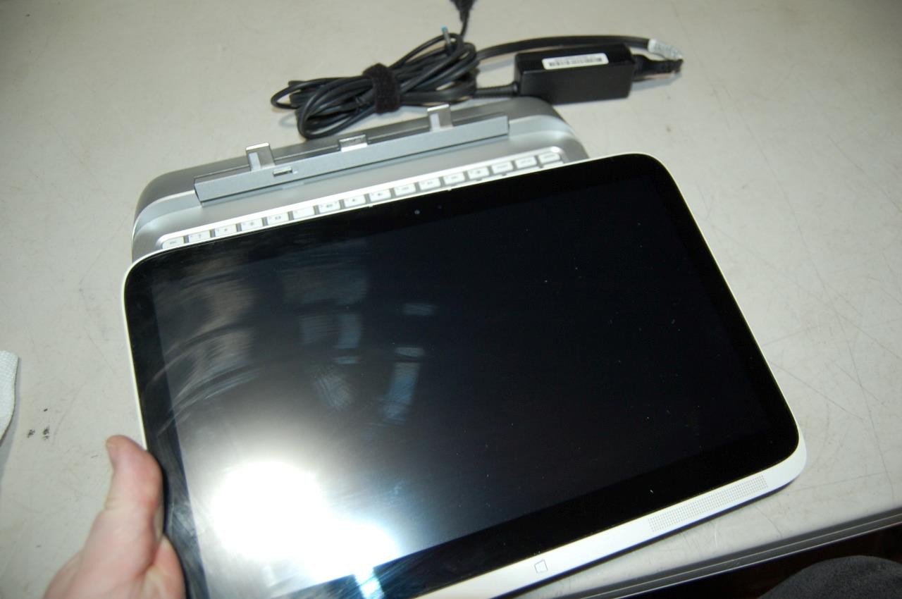 HP Split Laptop with Detachable Tablet 13-R010DX with Beats Audio – As Is, Read