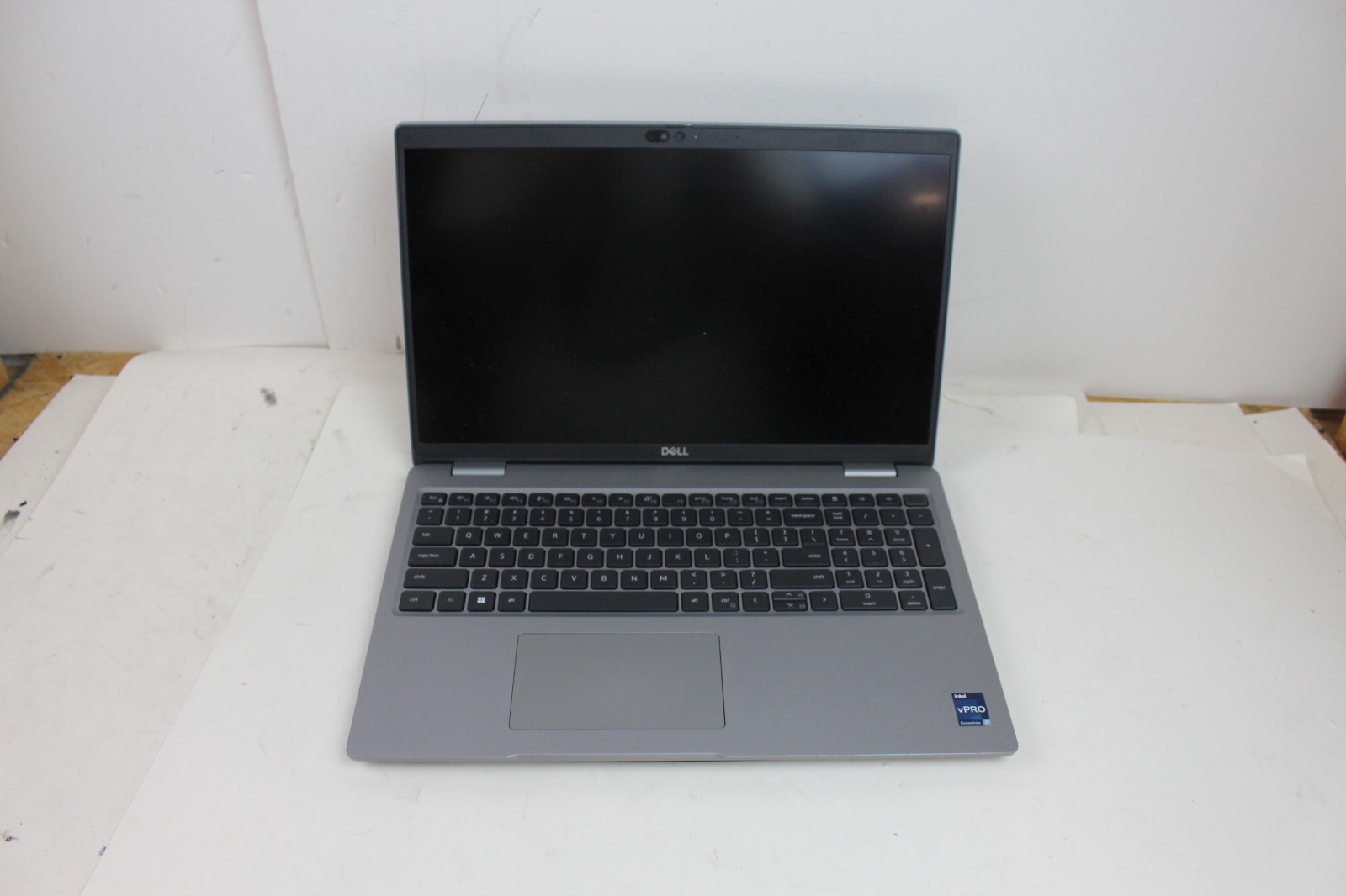 AS IS PARTS NO POWER Dell Latitude 5540 15.3″ i7-1365U 8GB RAM NO HDD
