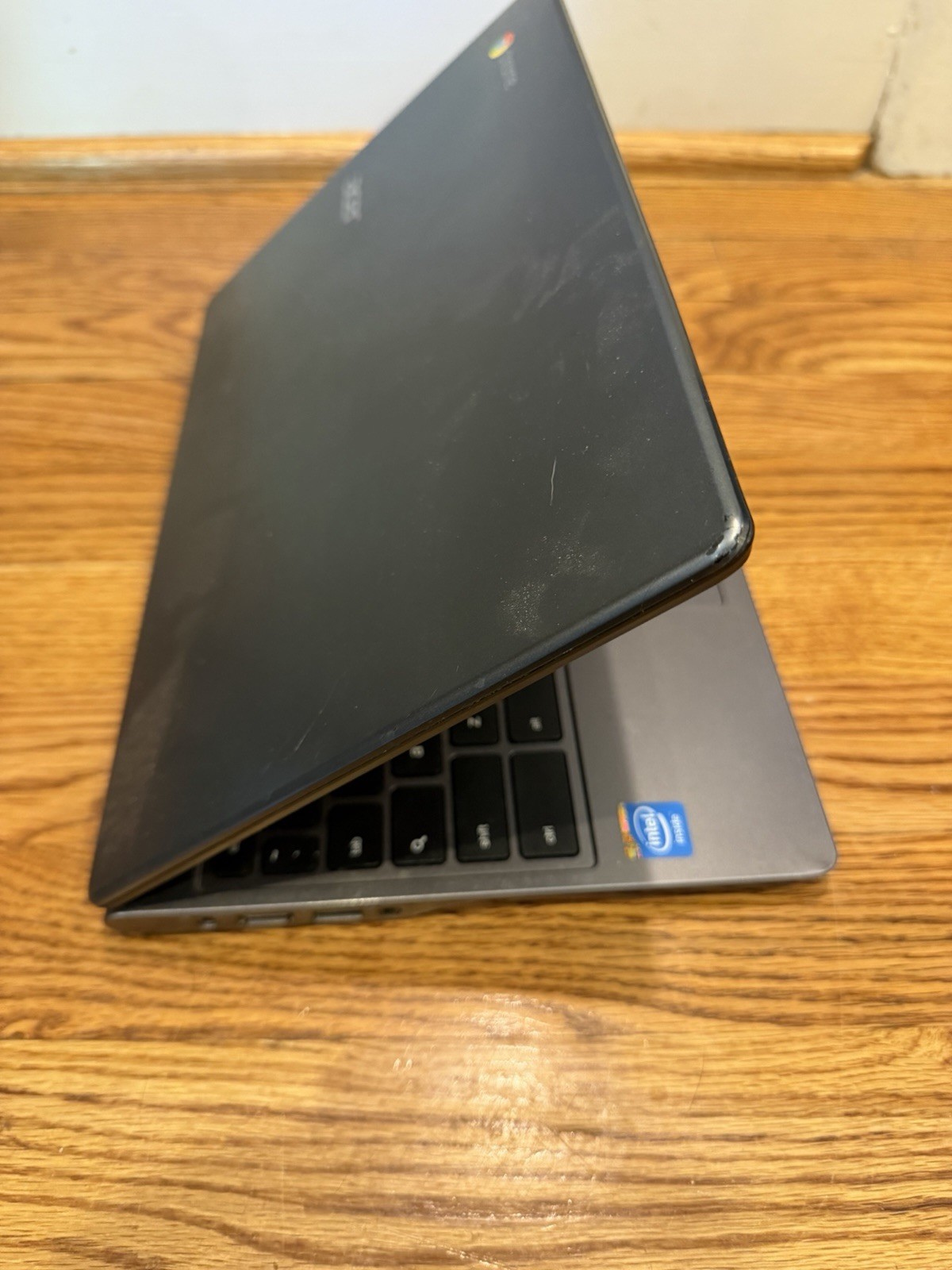 Acer Chromebook C720 Series Model # ZHN With The Adapter Cord Good Condition