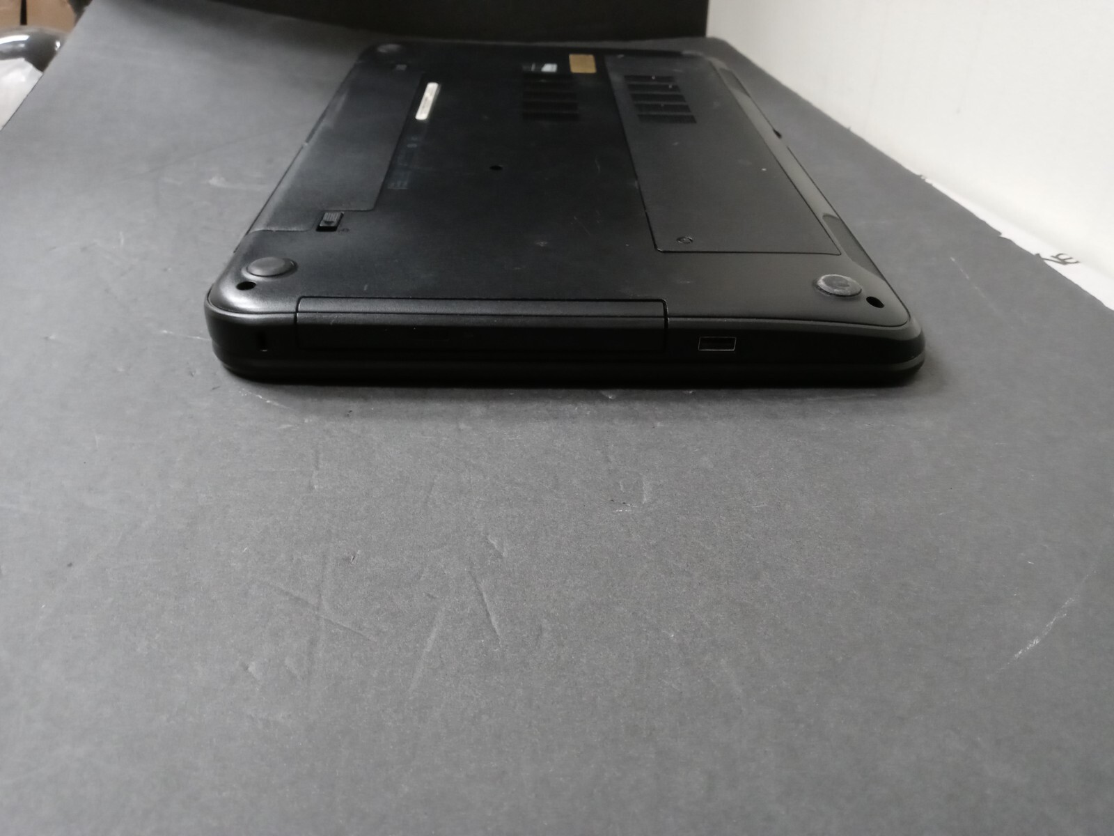 17.3″ Dell Inspiron 17-3721 Laptop 1.9GHz Pentium 2127U 8GB 0GB NO OS