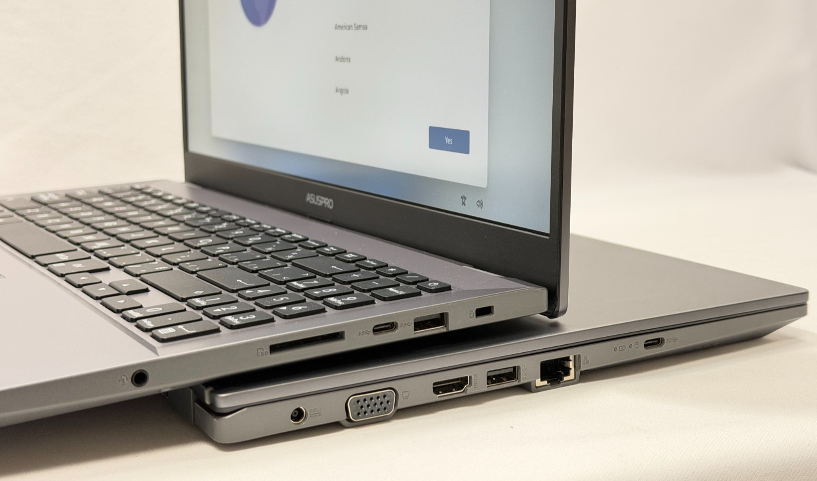 ASUSPRO P3540F 15.6″ FHD Intel 8th Gen 12/16GB 512GB SSD Windows 11 Pro EN-FR KB