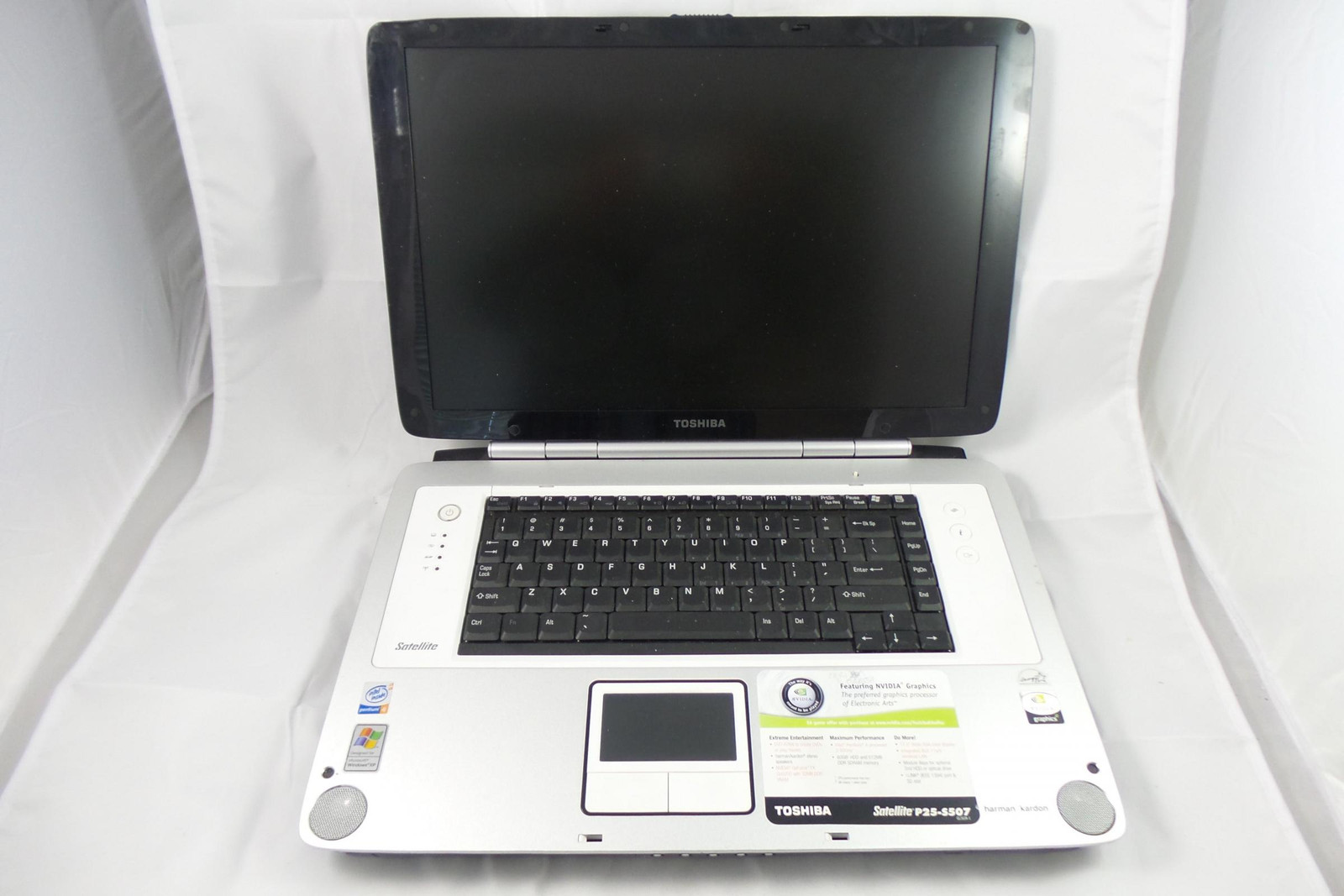 Vintage Toshiba Satellite Notebook 17″ P4 2.8 GHz 512 MB RAM 60GB HDD (P25-S507)
