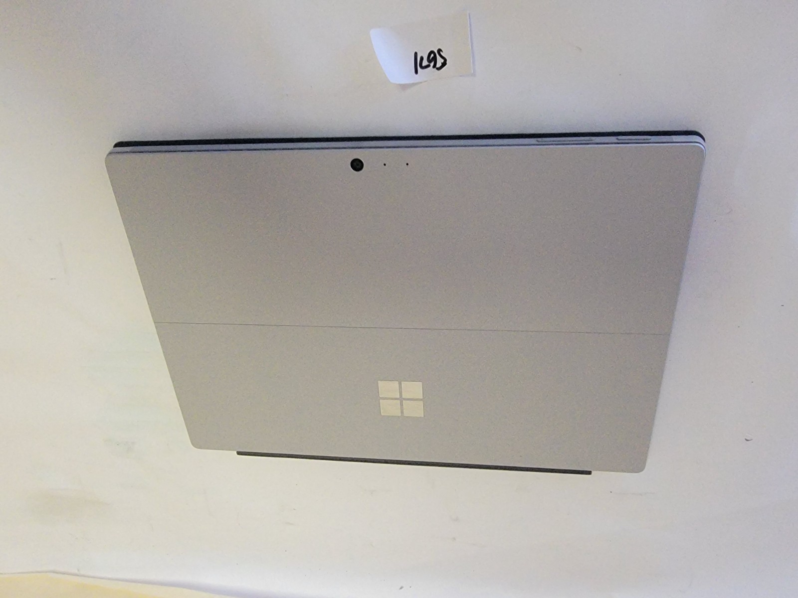 Microsoft Surface Pro 5 Intel m3-7Y30 1.00GHz 4GB RAM 128GB M.2 NVMe Win 10 P