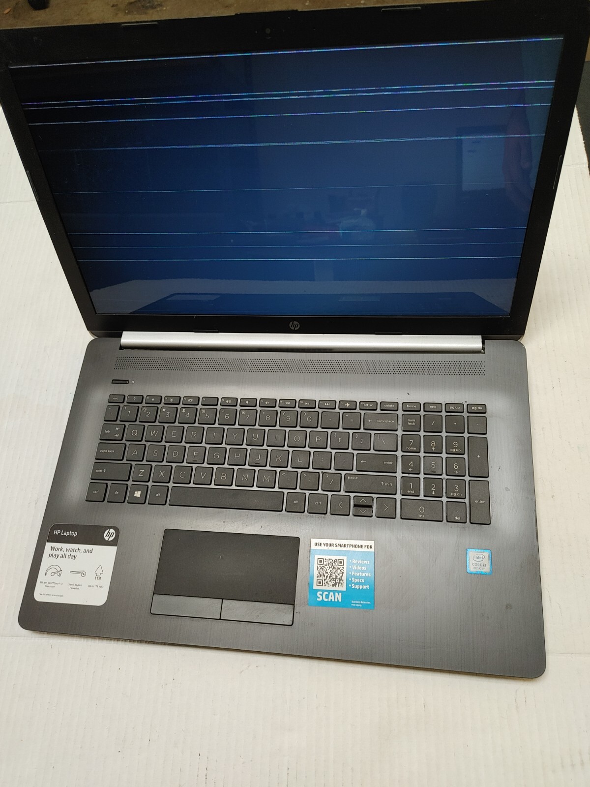 HP 17-by0xxx Core i3-8130U@ 2.20GHz , NO RAM ,NO HD , Bad screen ,for parts only
