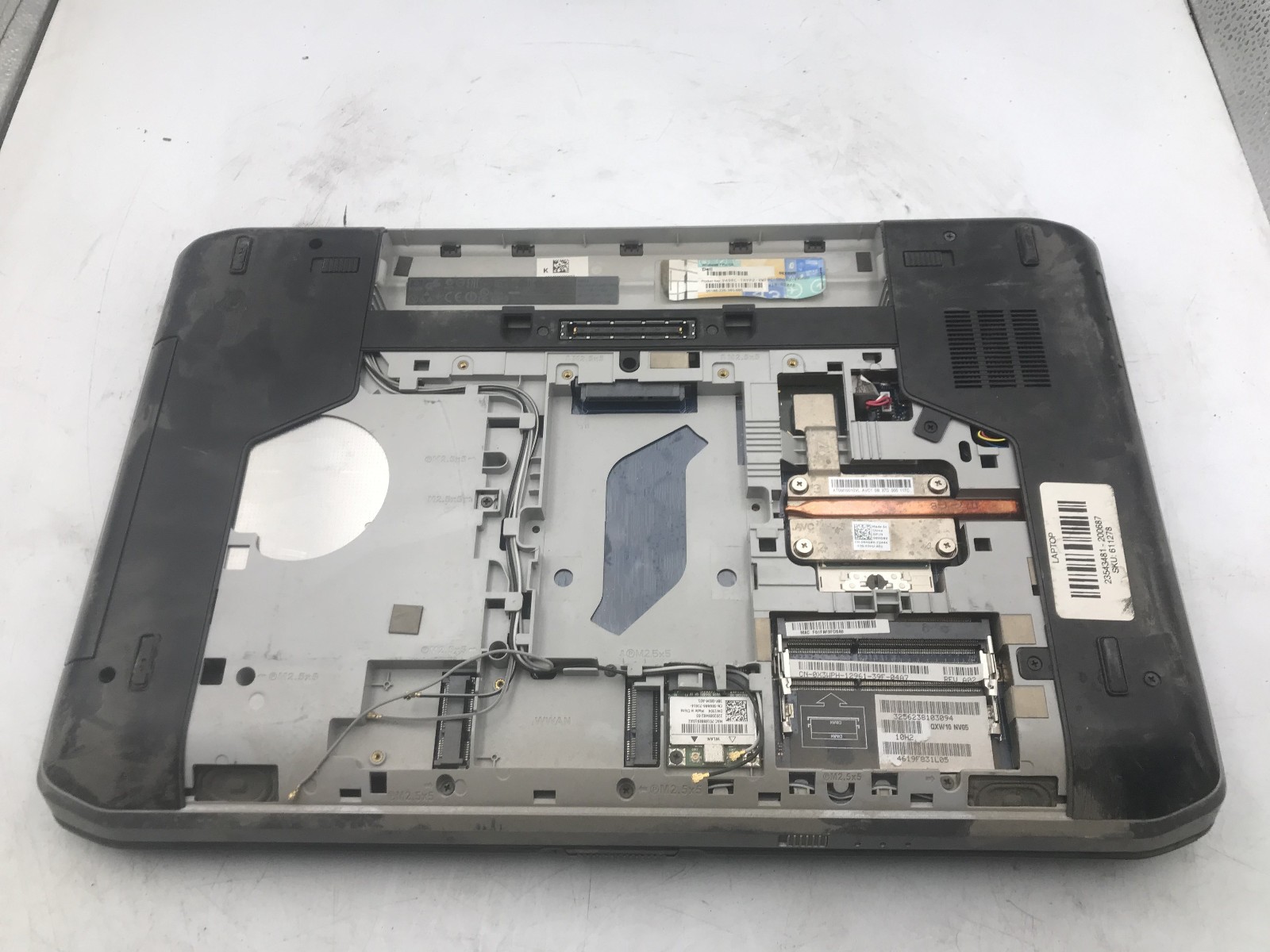 DELL LATITUDE E5530 – BOOTS TO BIOS – INTEL I3 3110M – NO RAM – 15″ – READ – BB