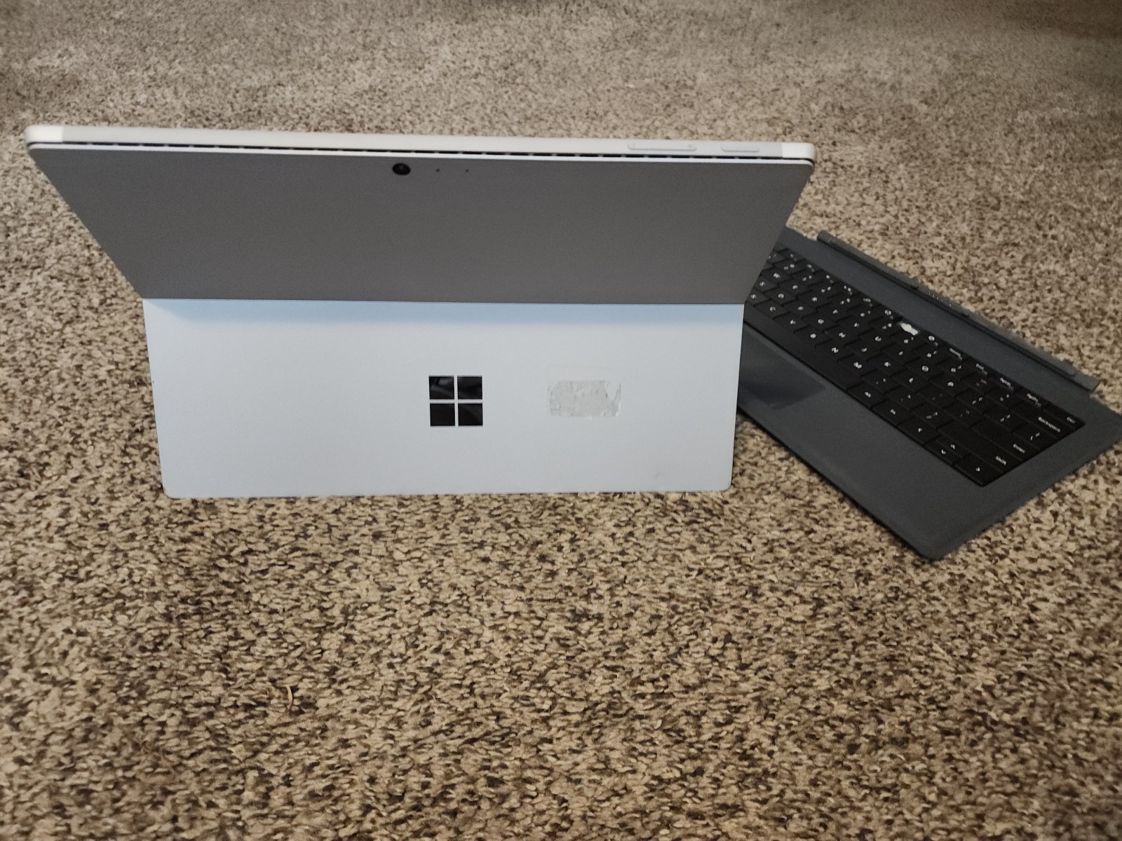 CRAiCKED SCREEN-TOUCH STILL WORKS-MISSING F7 KEY- Surface Pro 5 -WINDOWS 11