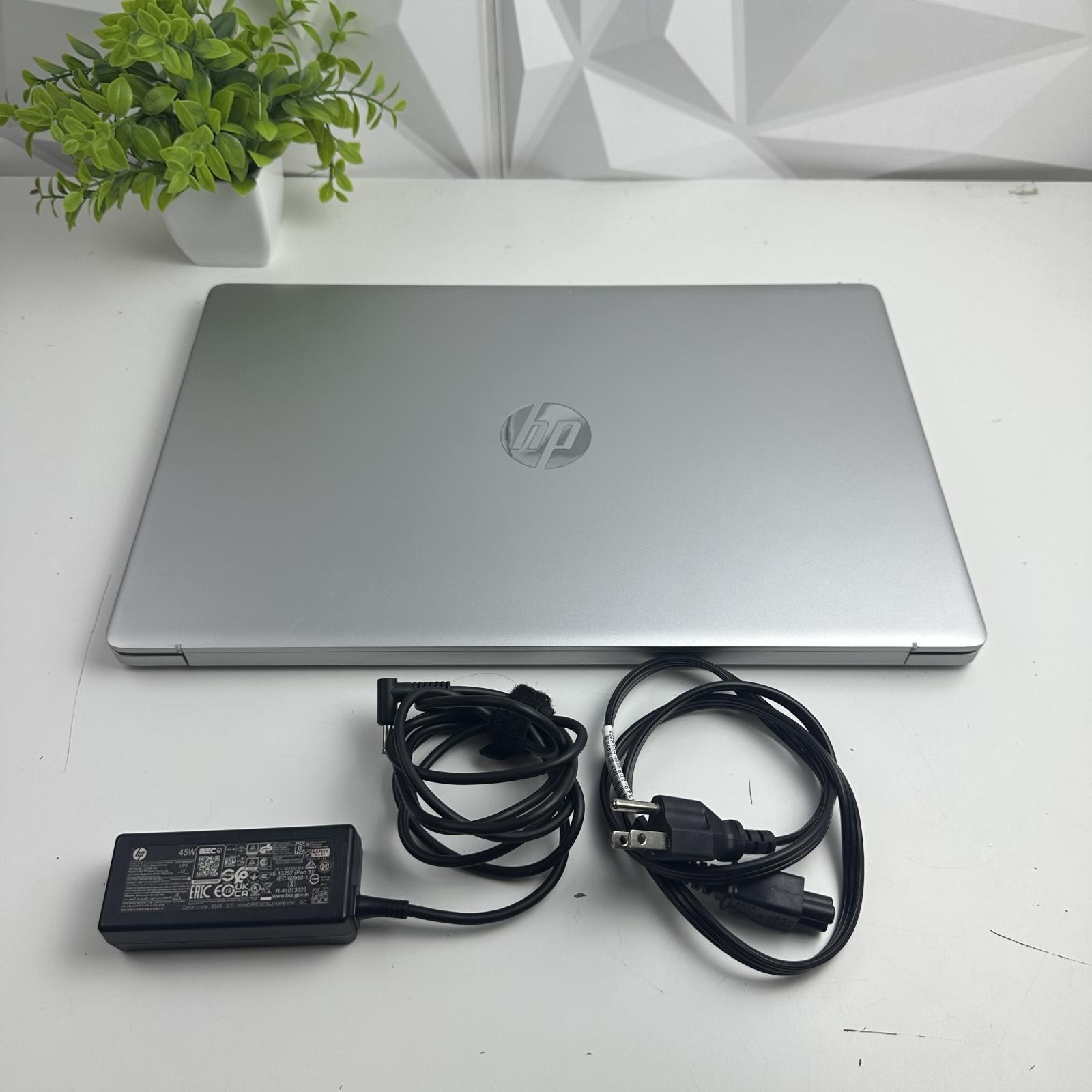 HP 17 Laptop, 17.3″ FHD, AMD Ryzen 5 7530U, 8GB, 512GB SSD, Silver
