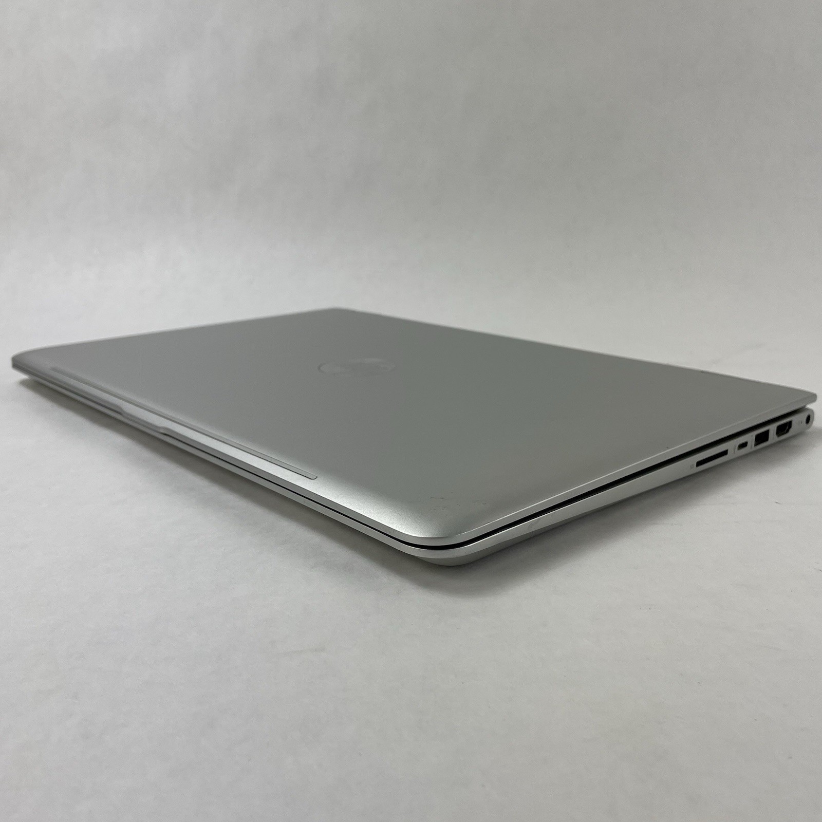 HP Envy x360 15-aq267cl 15.6″ i7-8550U 1.80 GHz 8 GB RAM No SSD/OS/AC
