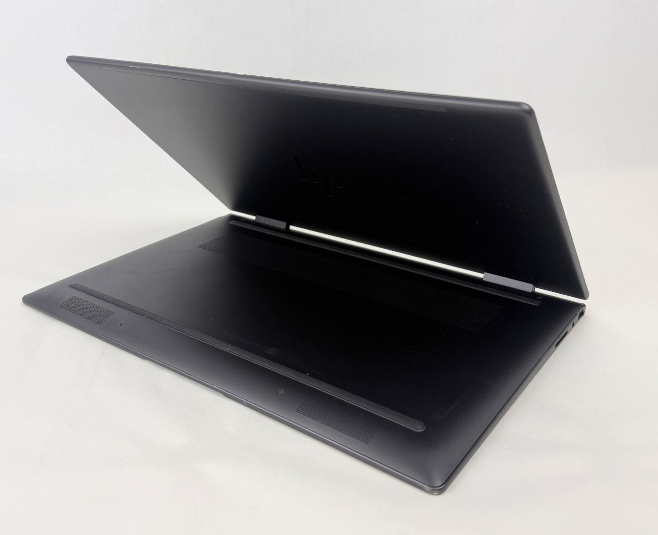 HP Envy x360 15-FH0013DX 15.6″ FHD Touch Ryzen 5 7530U 8GB 256GB W11H 2in1 -Dent