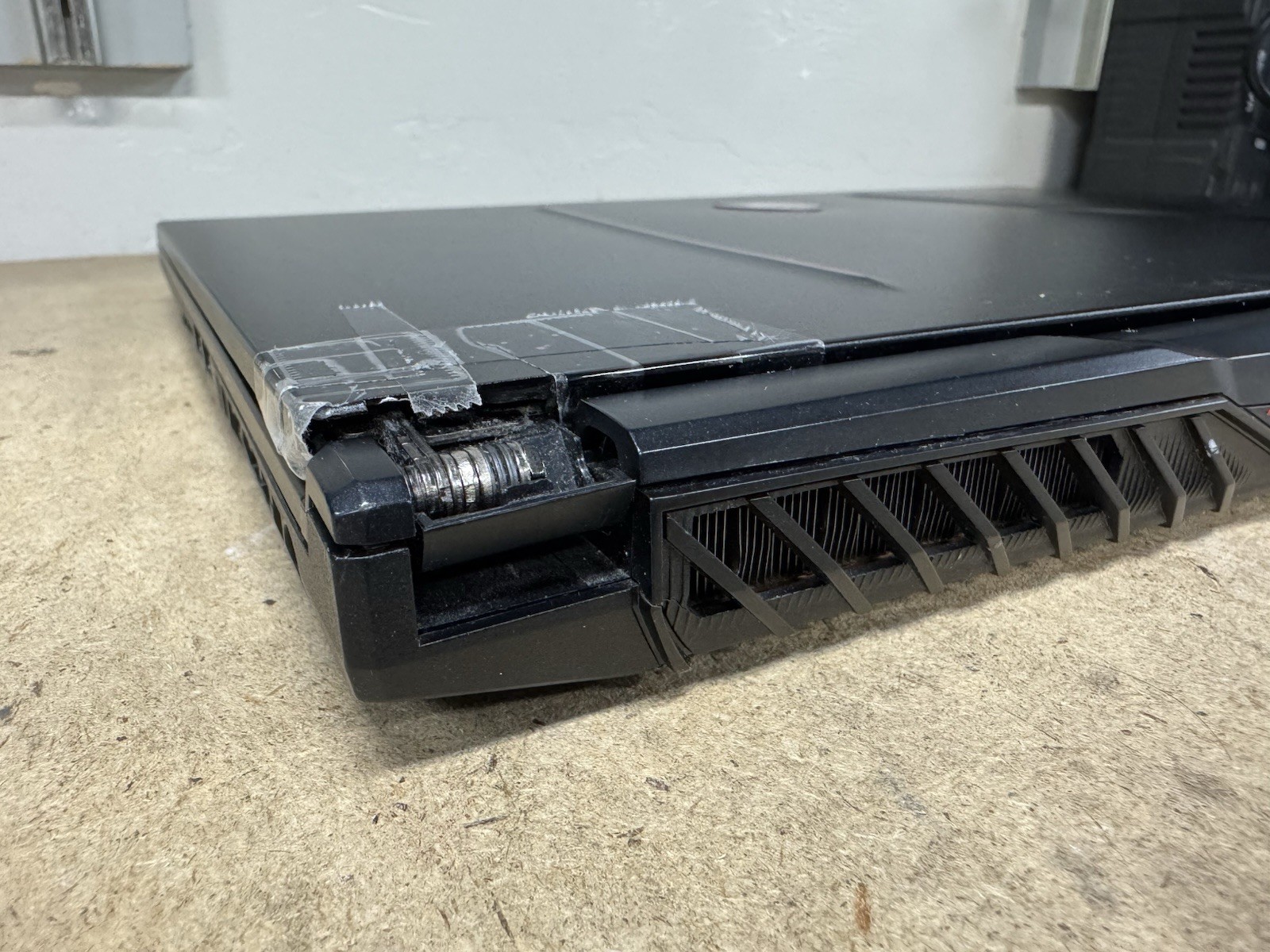 MSI GE75 Raider 10SE 17.3″ Gaming Laptop i7-10750H RTX 2060 BAD FOR PARTS REPAIR