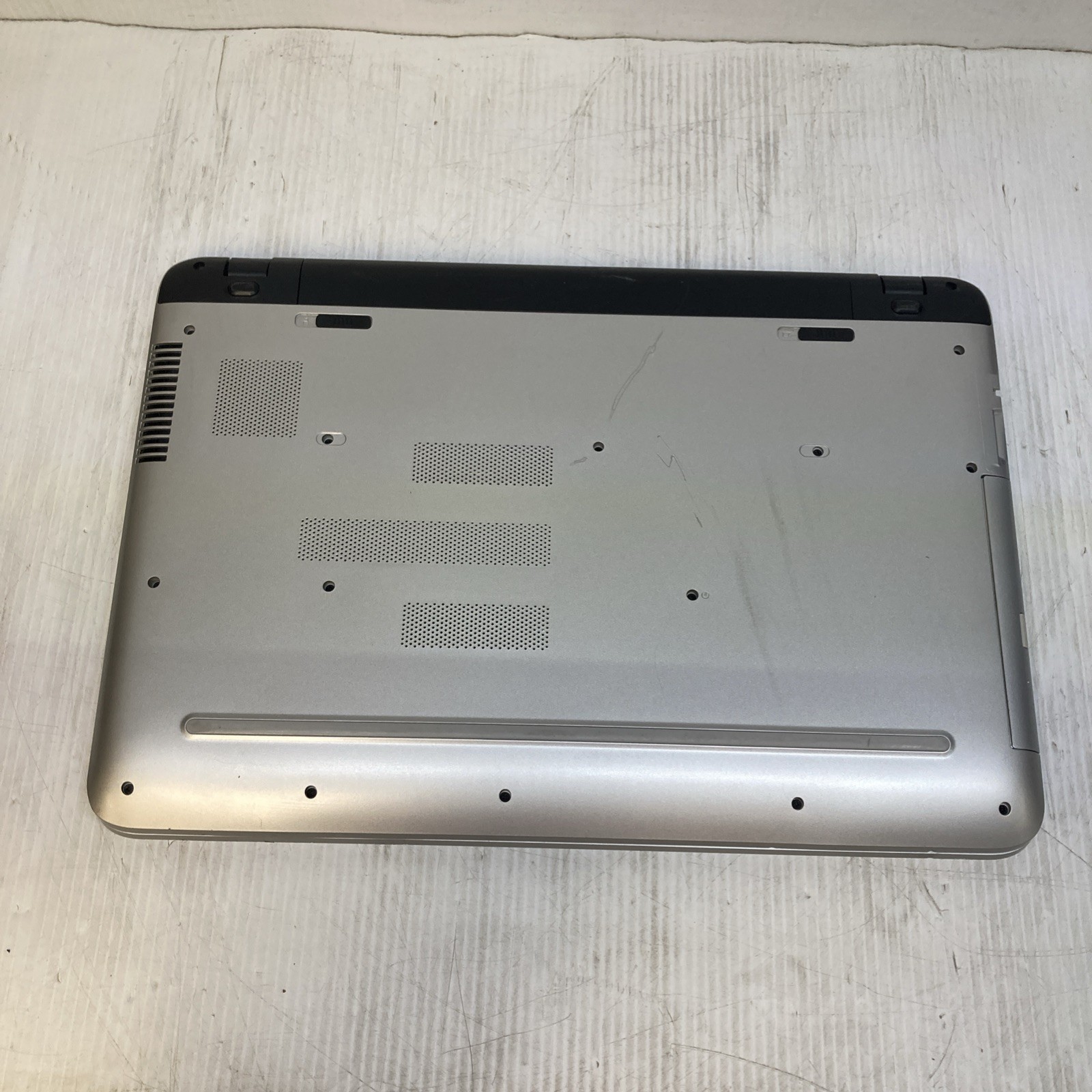 HP Pavilion 17-G121WM AMD A10-8700P 1.80GHz NO HDD/RAM Boot to BIOS