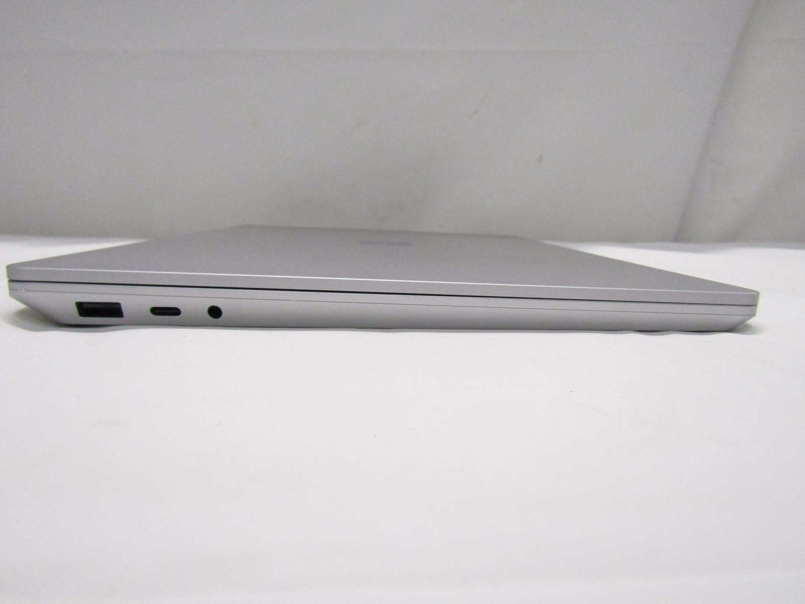 Microsoft Surface Laptop 6 3.8GHz Core Ultra 5 135H 8GB 256GB SSD 13.5″ Win 11 C
