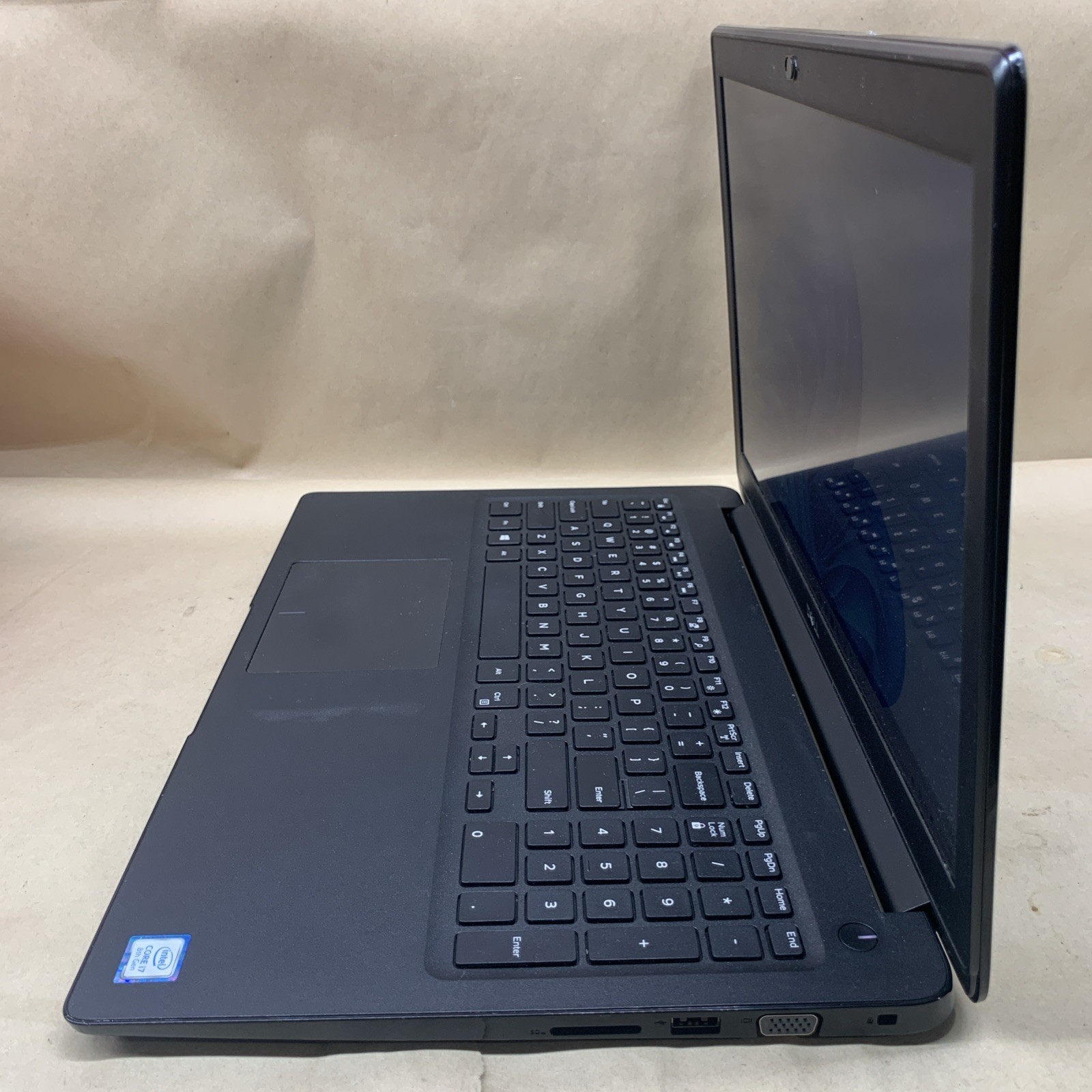 Dell Latitude 3500, i7-8565U @ 1.8GHz, 8GB RAM, 256GB SSD, NVIDIA MX130, W11P
