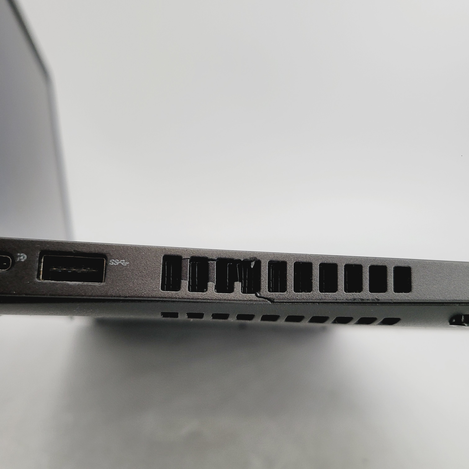 Dell Latitude 5400 i7 8665u 1.9GHz 8GB RAM 120GB NVMe 14″ GRADE C Laptop – READ