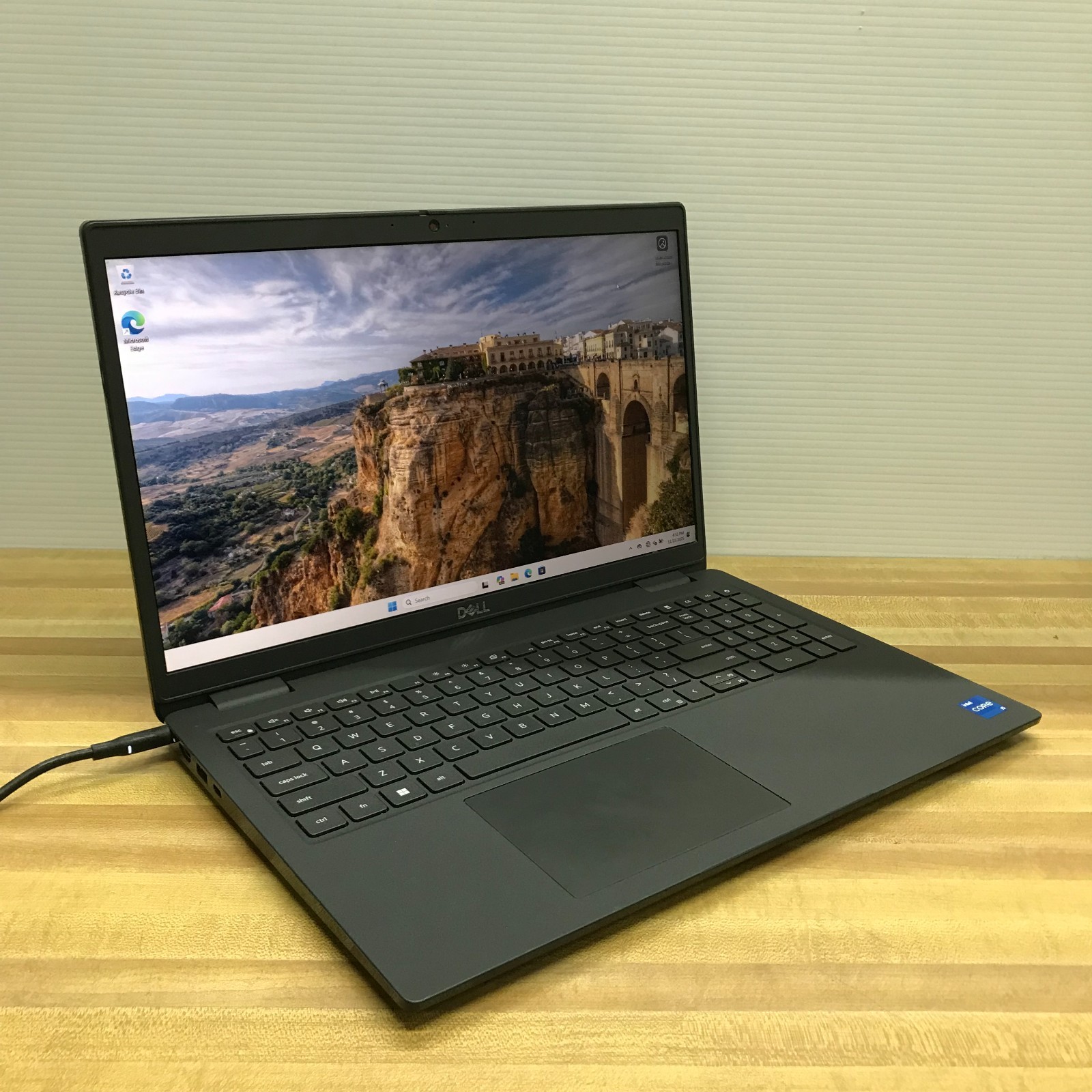 Dell Latitude 3520 15.6″ i5-1135G7 2.4GHz 8GB RAM 256GB SSD (Windows 11 Pro)