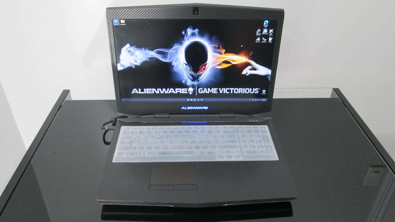 Alienware 17 R3 i7-4930MX CPU/GTX 1070 GPU/32GB RAM/1TB SSD+Adapter & Box WORKS!