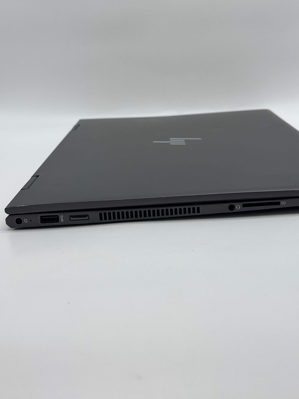 HP ENVY x360 15.6″ Laptop AMD Ryzen 5 4500U Series 8GB RAM 512GB w/ Charger