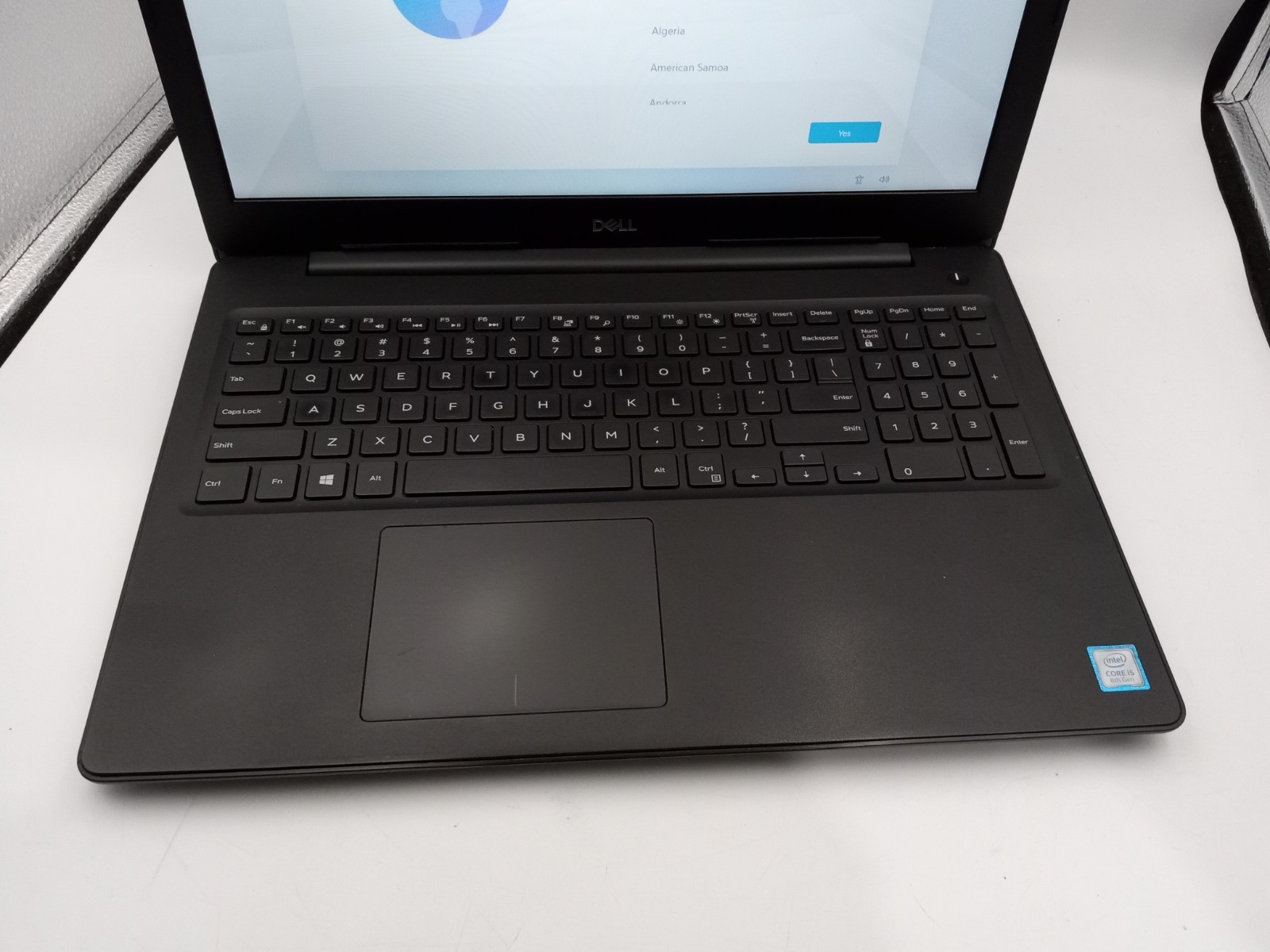 Dell Latitude 3590 15.6″ Touchscreen i5-8250U 4GB RAM 128GB SSD Windows 11 -RR
