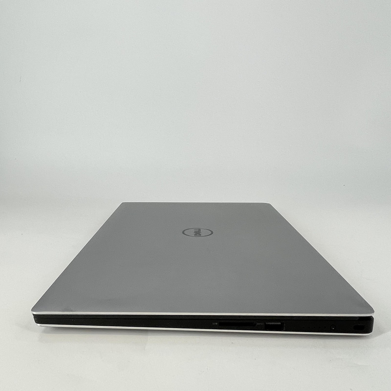 Dell XPS 15 9550 Gray 4K TOUCH i7-6700HQ 2.60GHz 16GB 1TB GTX 960M MAGENTA HUE
