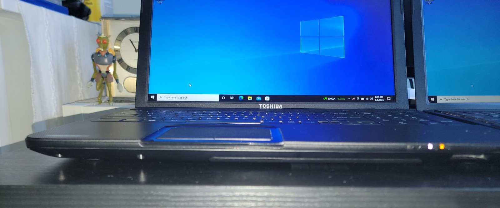 2x Toshiba Satellite C855D Laptop AMD E2-1800 1.7 GHz 8GB RAM 500/300 GB Win 10