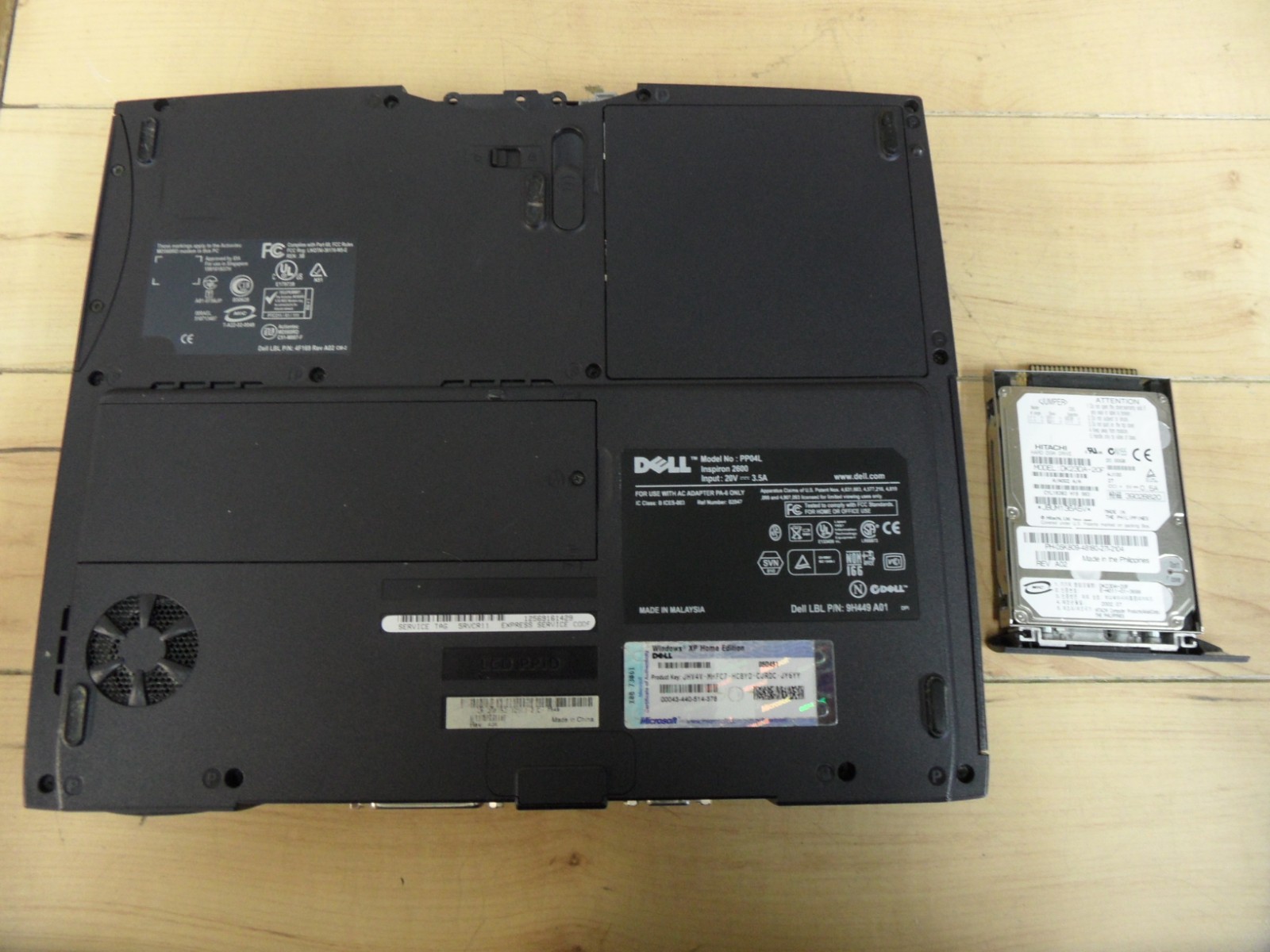 Dell Inspiron 2600 4 Parts Booted Windows Hard Drive Wiped Broken Screen Back *