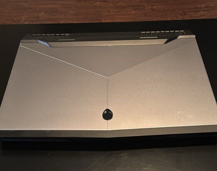 ALIENWARE 17 R4 17.3in Gaming Laptop i7 3.5Ghz 32GB 1TB SSD GTX 1060