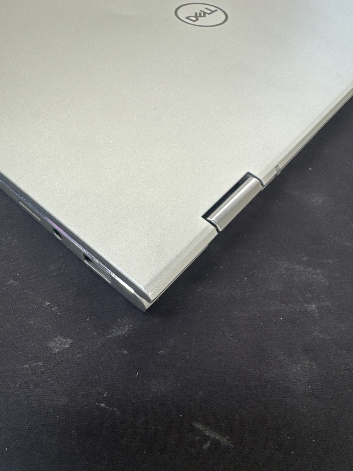 Dell Inspiron 7306 2in1 13.3″ i5-1135G7 – 8GB RAM- No SSD – Silver