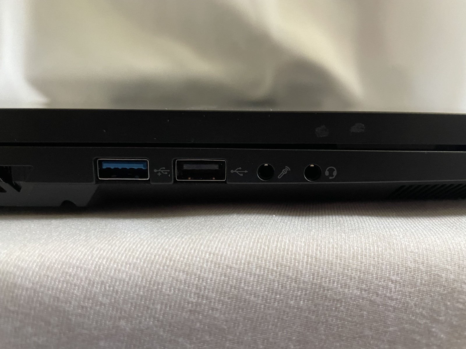 Gigabyte G6 KF WUXGA 165hz (Intel i7-13620H RTX 4060 8GB 32GB/1TB) Gaming Laptop