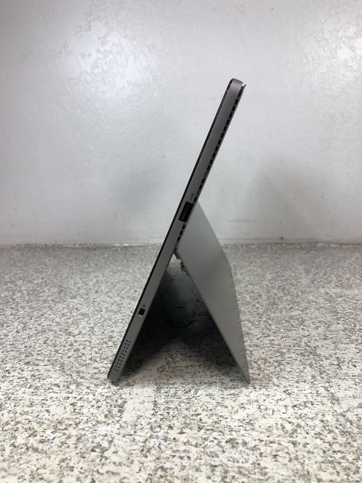 Dell Latitude 7210 2-in1 Intel i5-8265 1.60GHz 8GB (No HD/No OS)