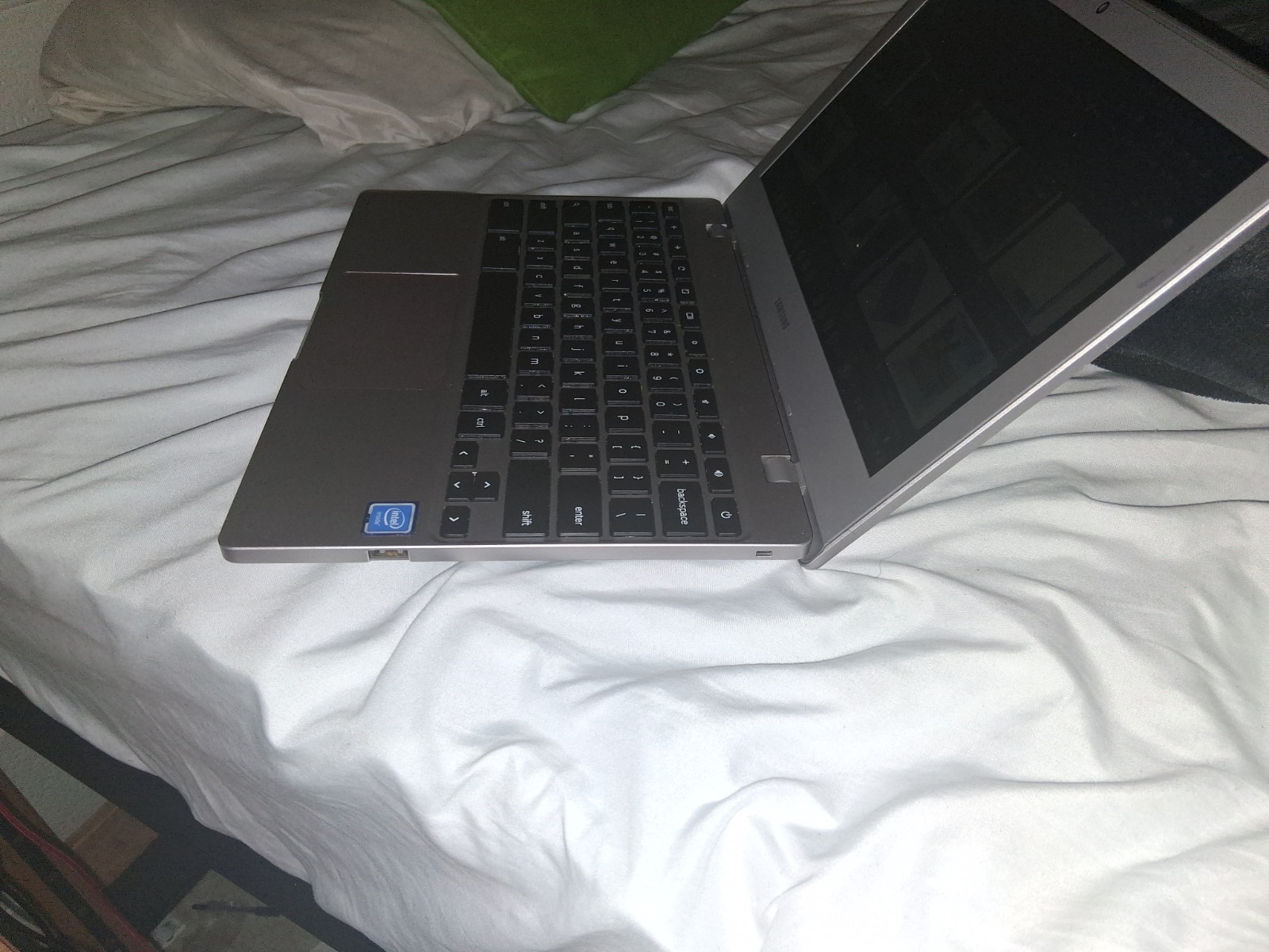 Samsung Chromebook 4 Intel Celeron N402011.6″ HD Silver Laptop (XE310XBA-KA1US)