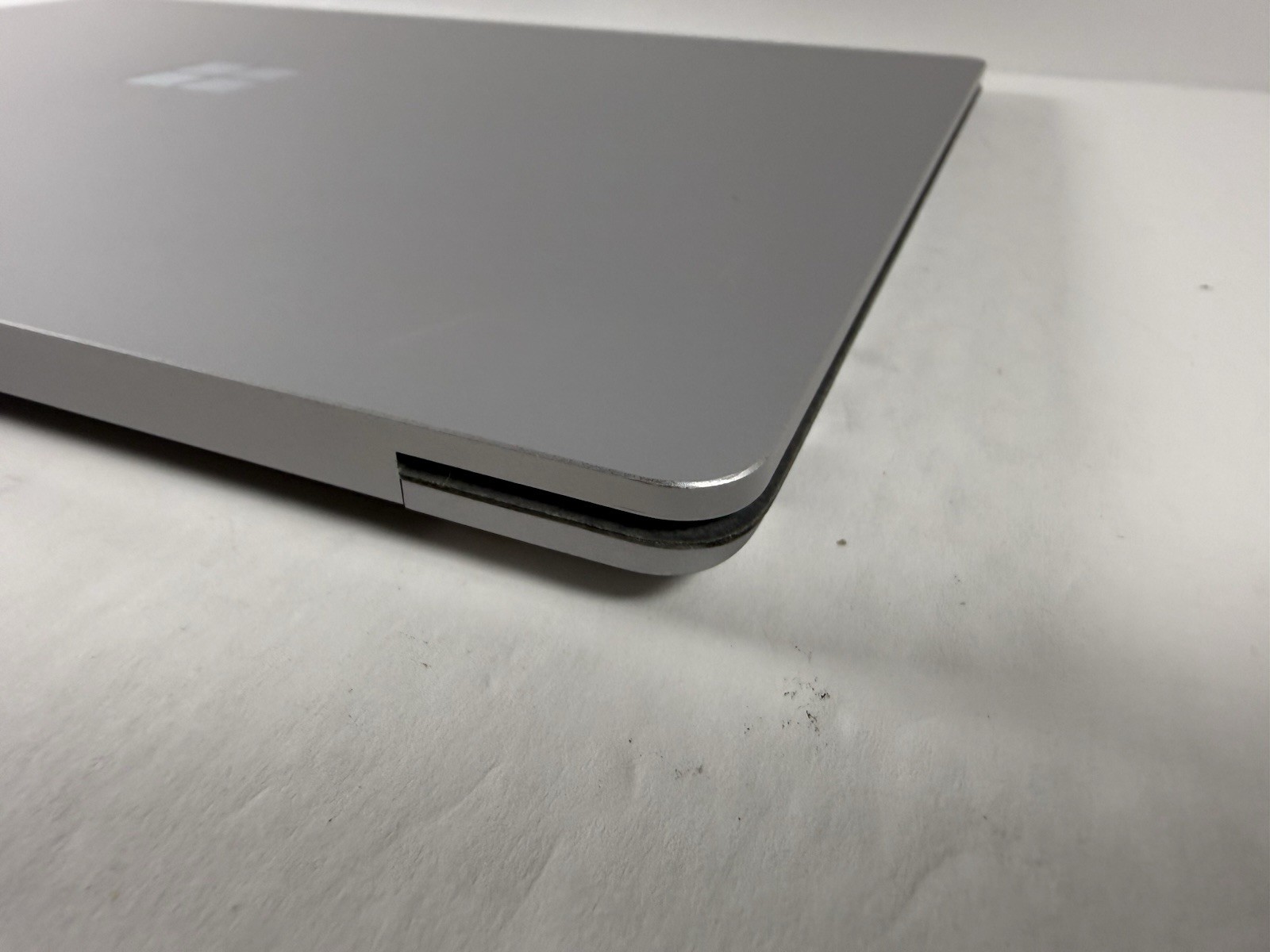 Microsoft Surface Laptop 5 13.5” 1950 Intel Core i7-1265U 16GB RAM 512GB NVME
