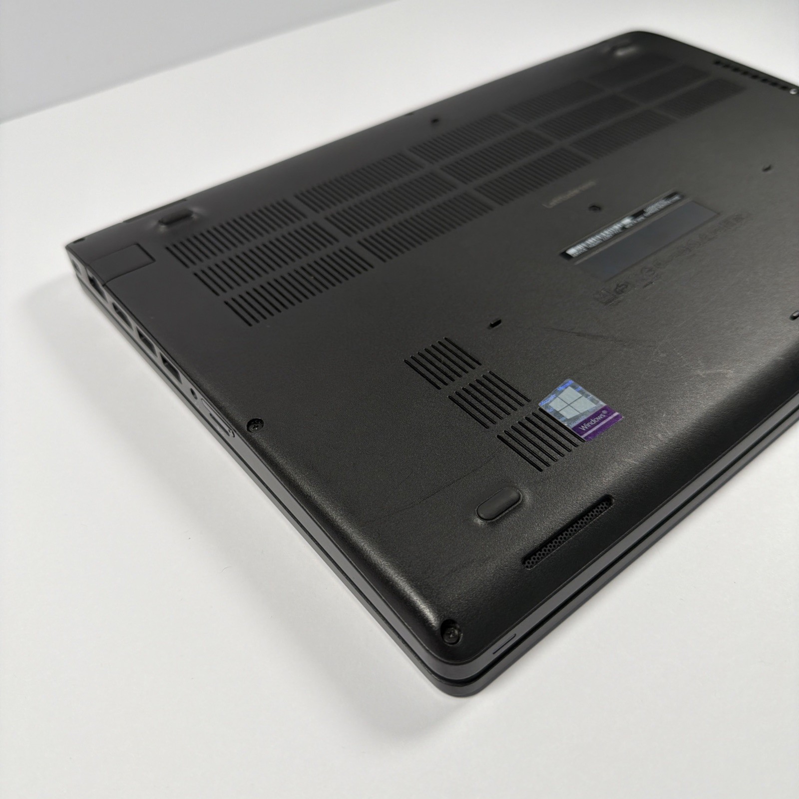 Dell Latitude 5500 15.6″ Intel Core i5-8365U 16GB RAM 256GB NVMe Win11Pro – READ