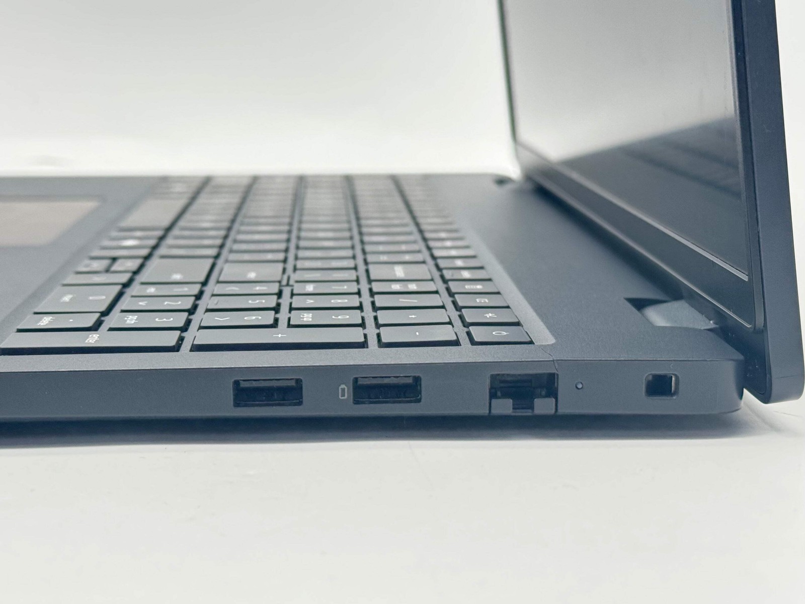 Dell Pro 16 PC16250 16″ Core 3 8GB 256GB SSD Black Used