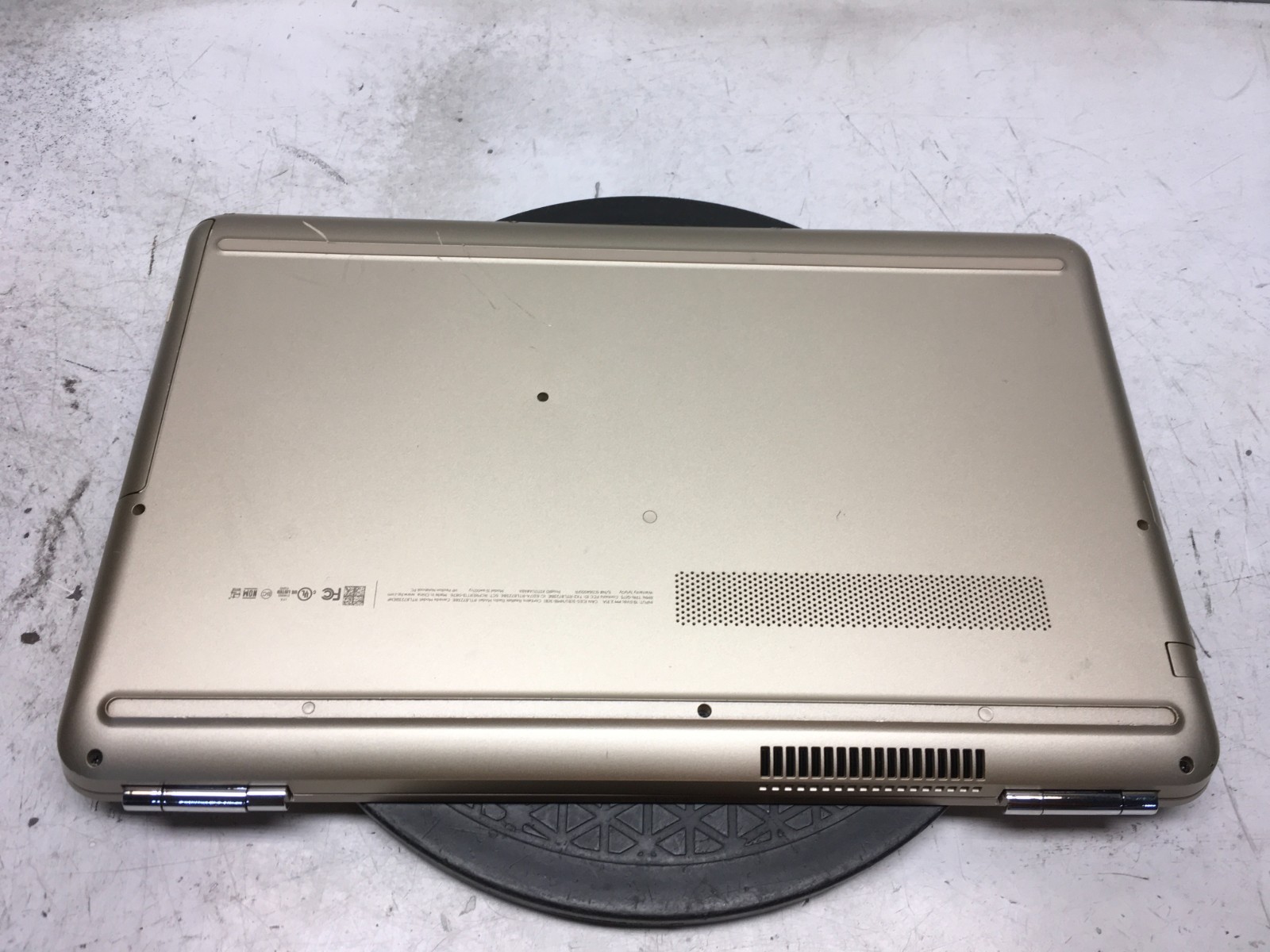 HP Pavilion 15-AW007CY AMD A9-9410 2900MHz 2 GB NO HDD