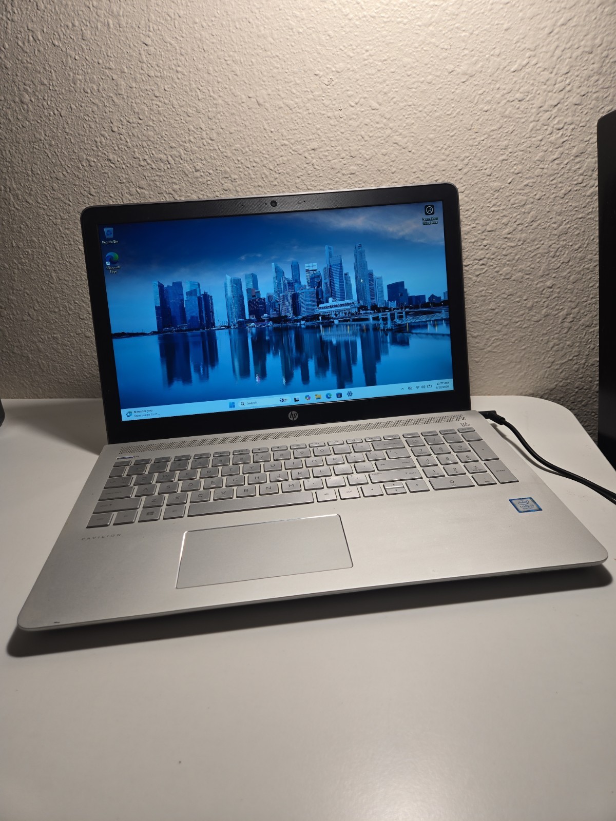 HP Tscr15,6/ i5-8250u/ 8Gb/ ssd 127Gb/Camera/../ Battery Is BAD, NO AC #12
