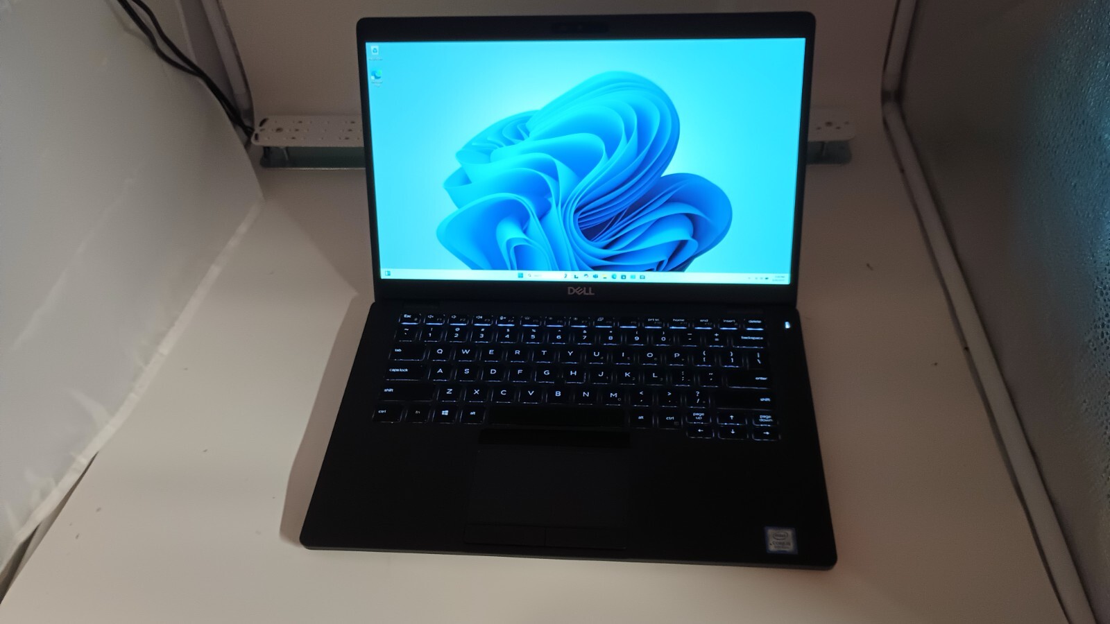 Latitude 5400 (3273) w/charger.i5-8350U.8GB.128GB NVMe”.14″FHD. W11 Pro