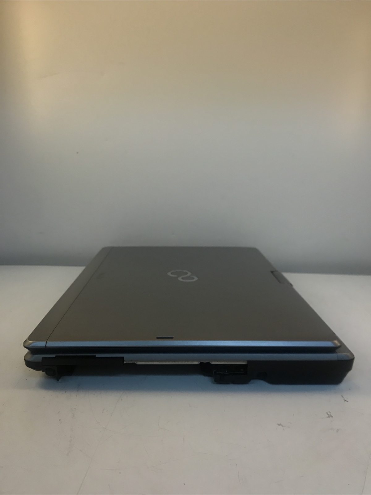 Fujitsu Lifebook T734 Intel i3-4000M CPU 2.40GHz 8 GB RAM NO HDD Boot to BIOS.