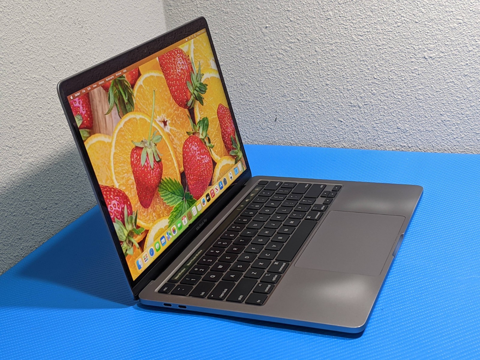 Apple MacBook Pro 13″ (2020) A2251 / BTO Core i7-1068NG7 2.3GHz 32GB 1TB SSD +PA