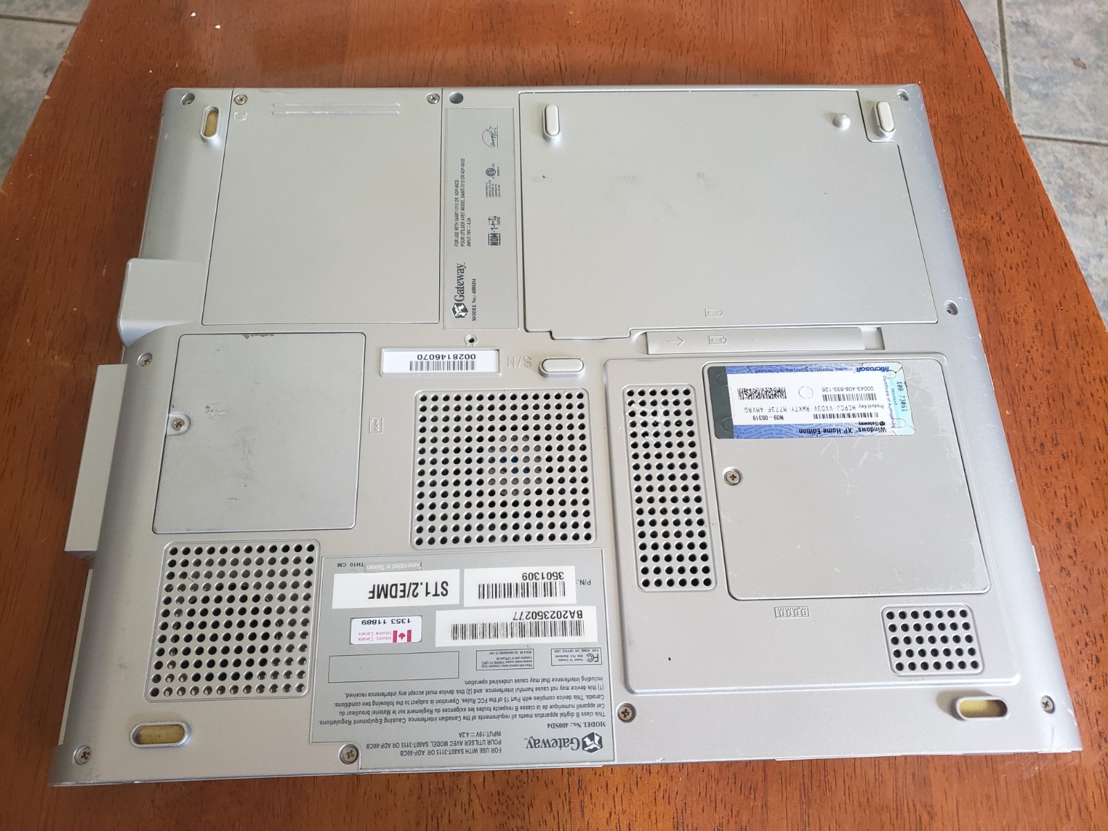 Gateway 400SD4 Intel Pentium 4 2GHz 256MB RAM 14″ 3.5″ Floppy UNTESTED