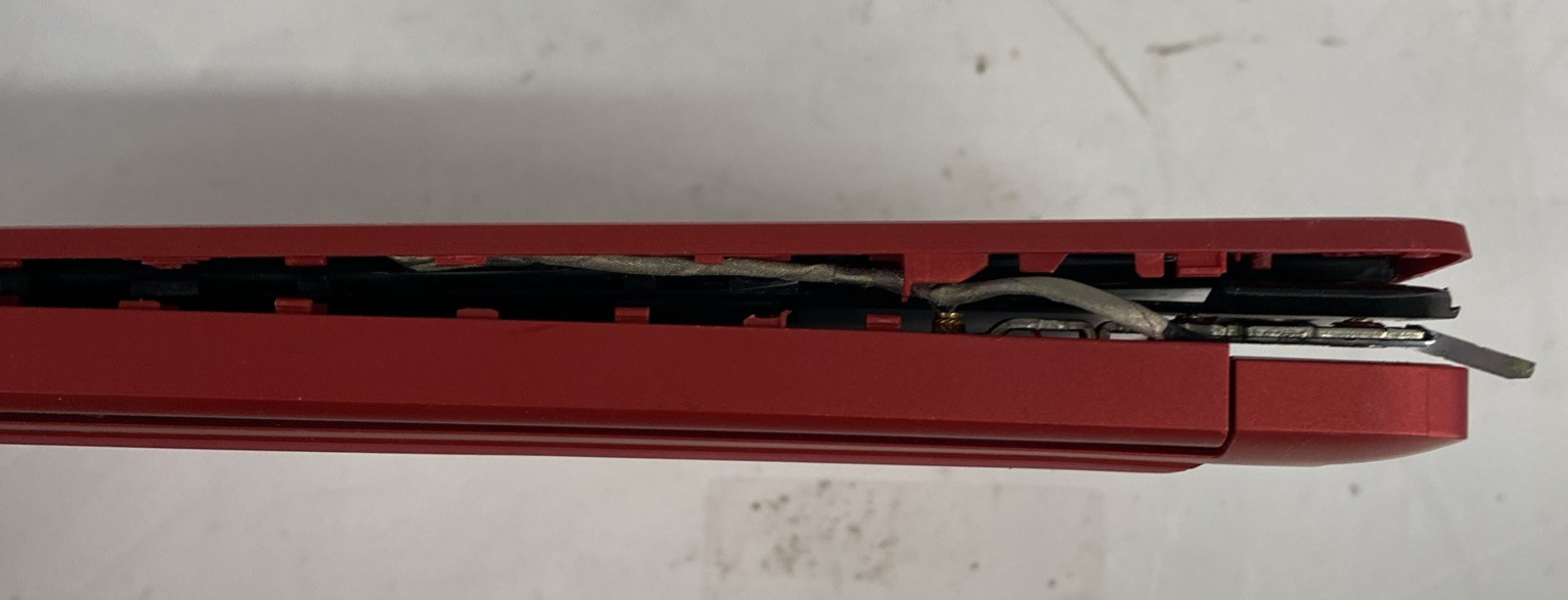 HP Laptop 15-DW1083WM 15.6″ Pentium Gold | Unknown RAM | SSD – Broken Hinge READ